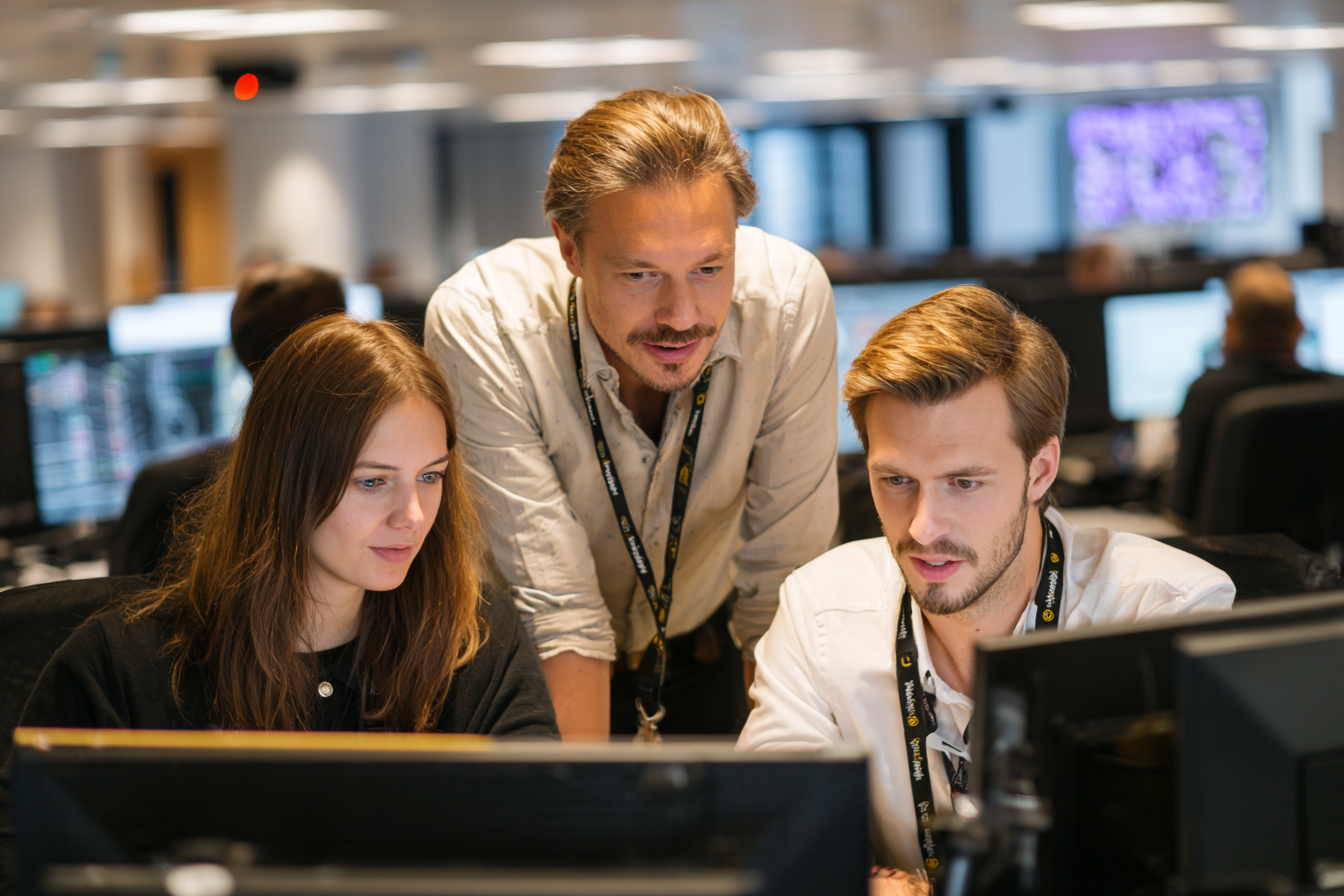 Équipe IT en train d'évaluer les risques