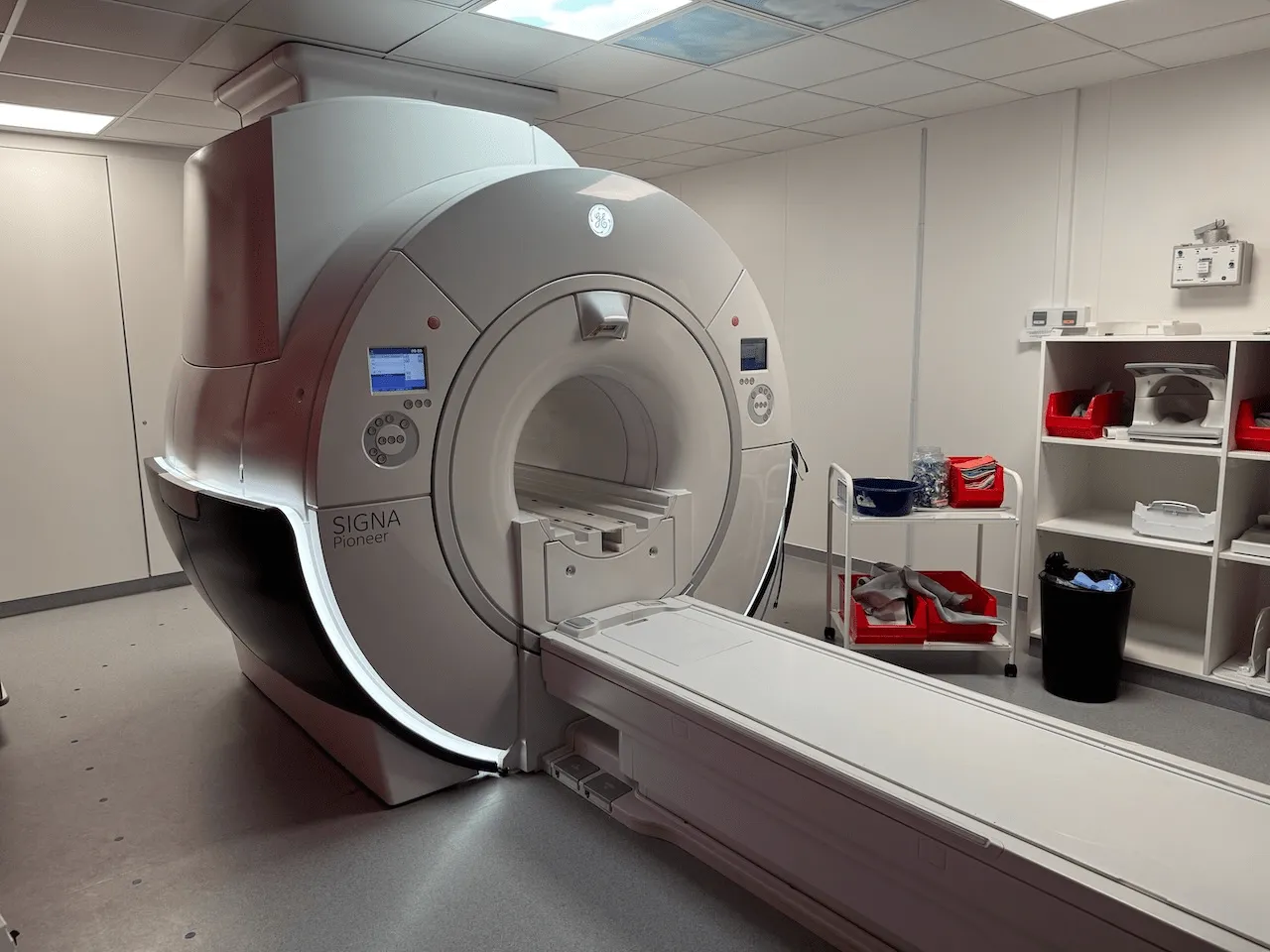 GE Signa Pioneer 3.0T up close