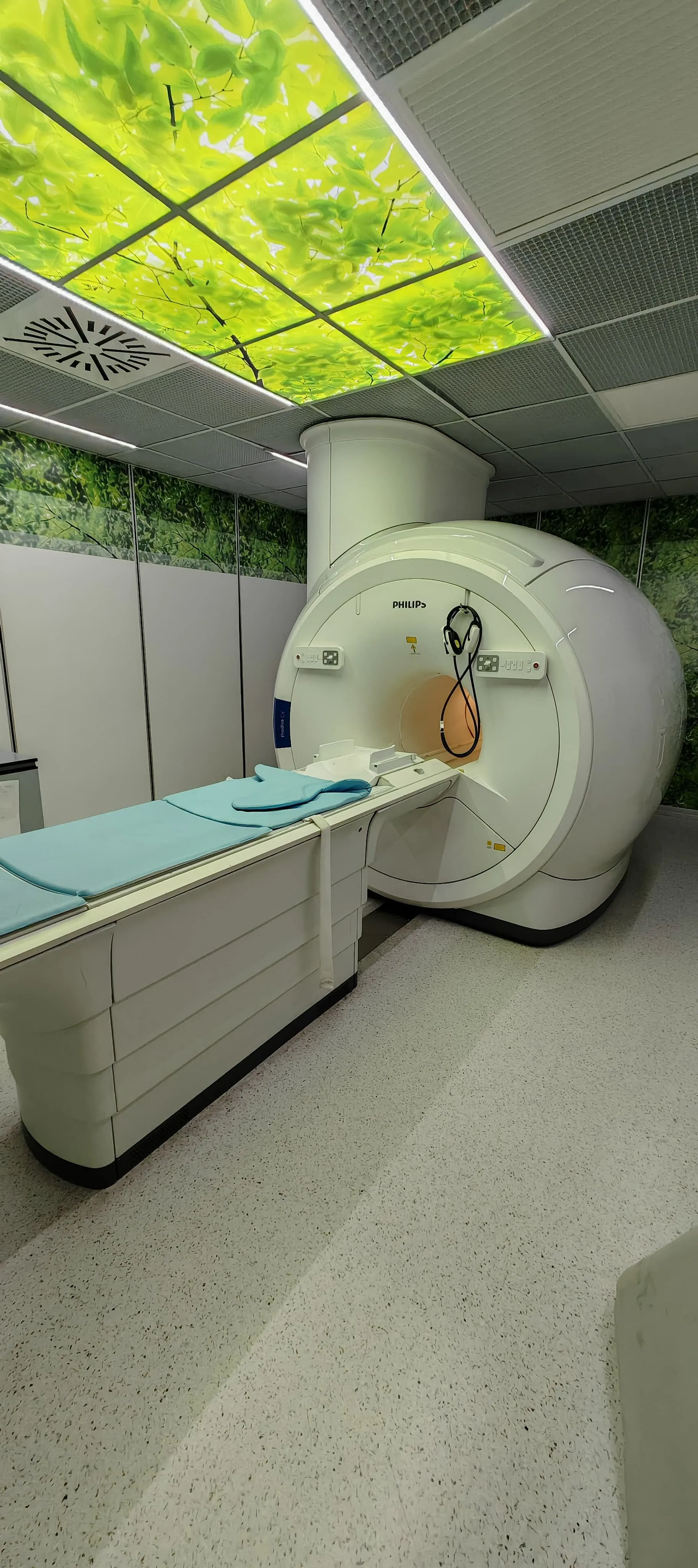 PHILIPS Prodiva 1.5T further from right