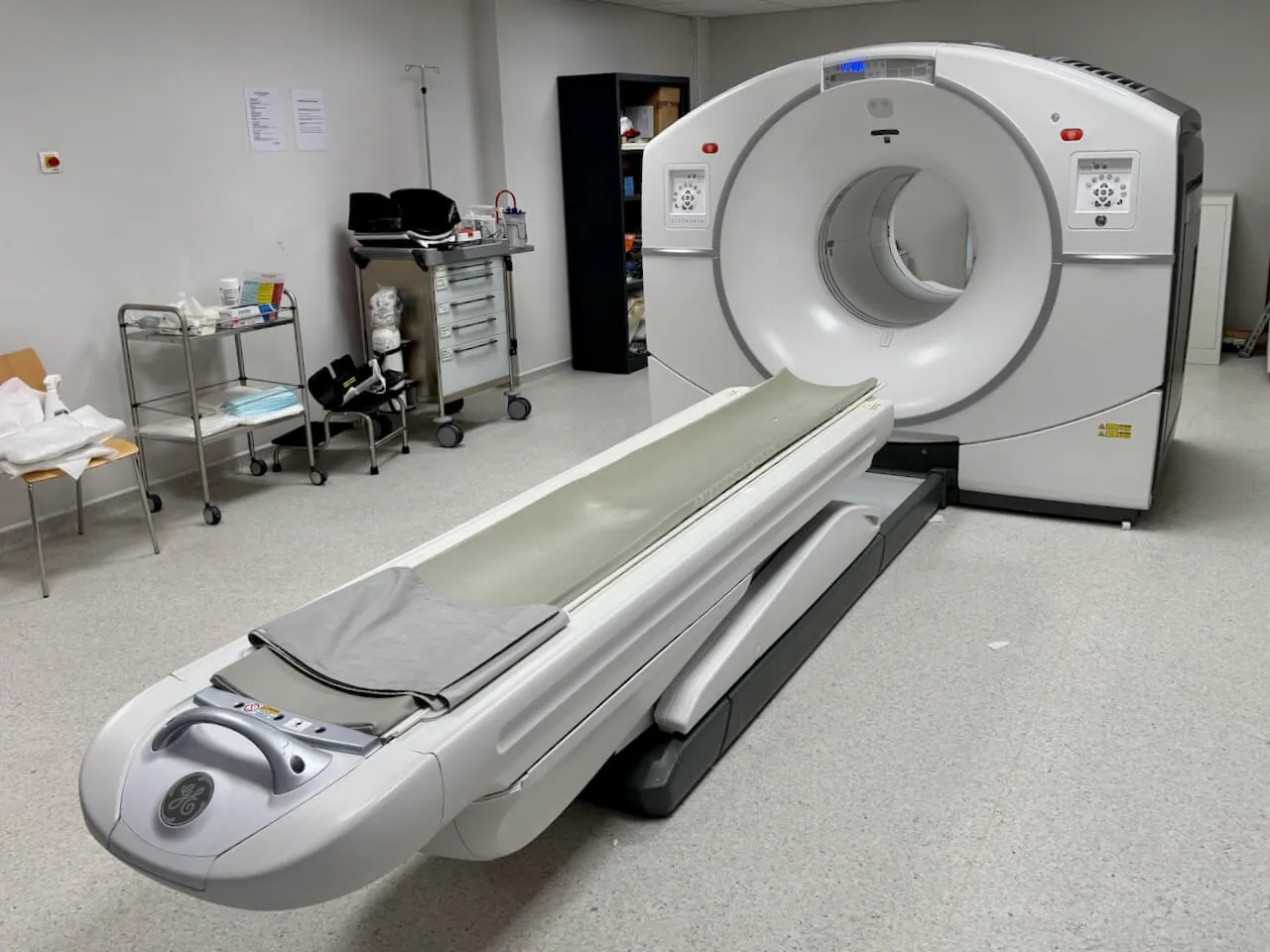 GE Discovery IQ 16 seen from the right