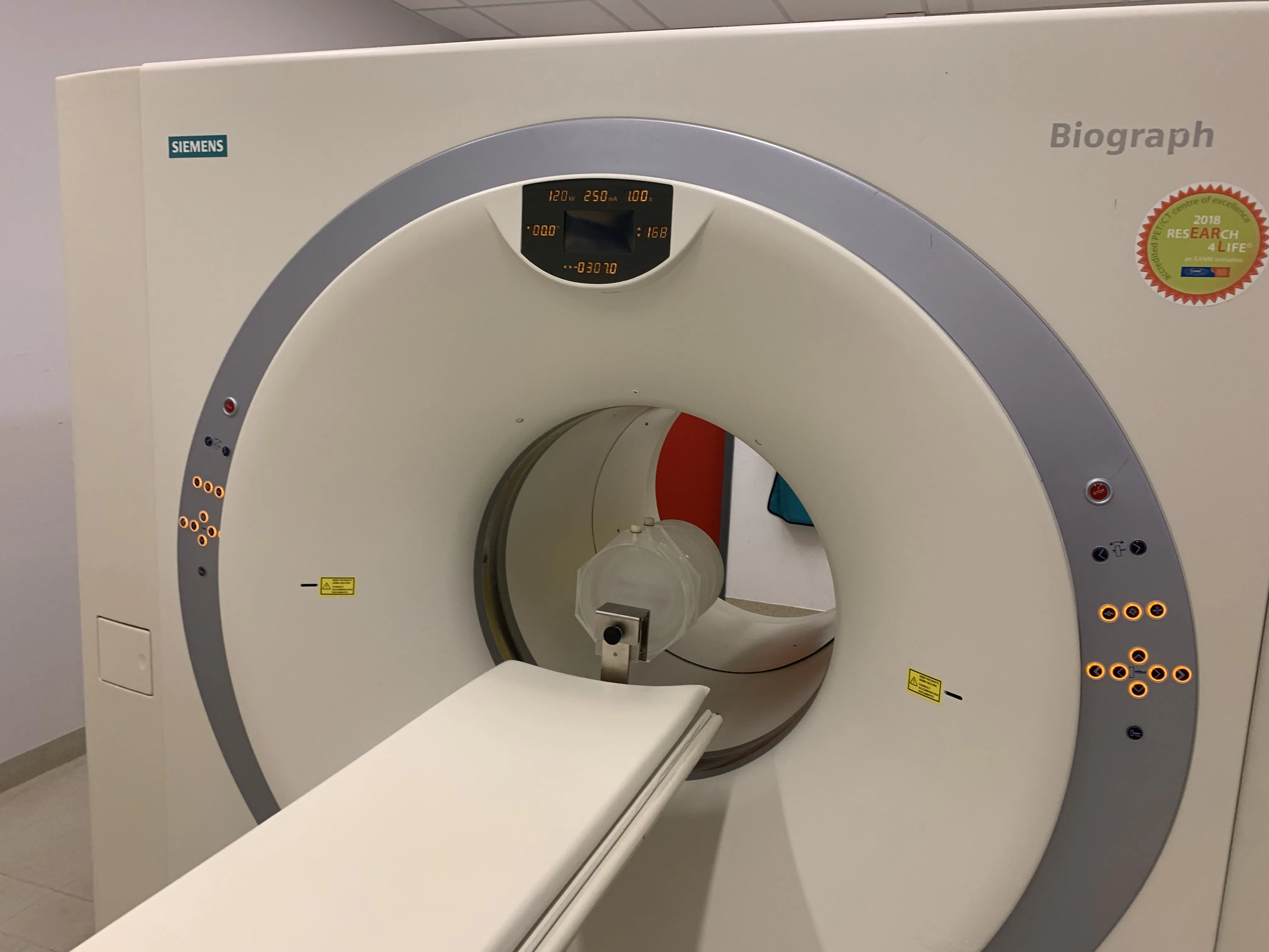 Close up of SIEMENS Biograph 16