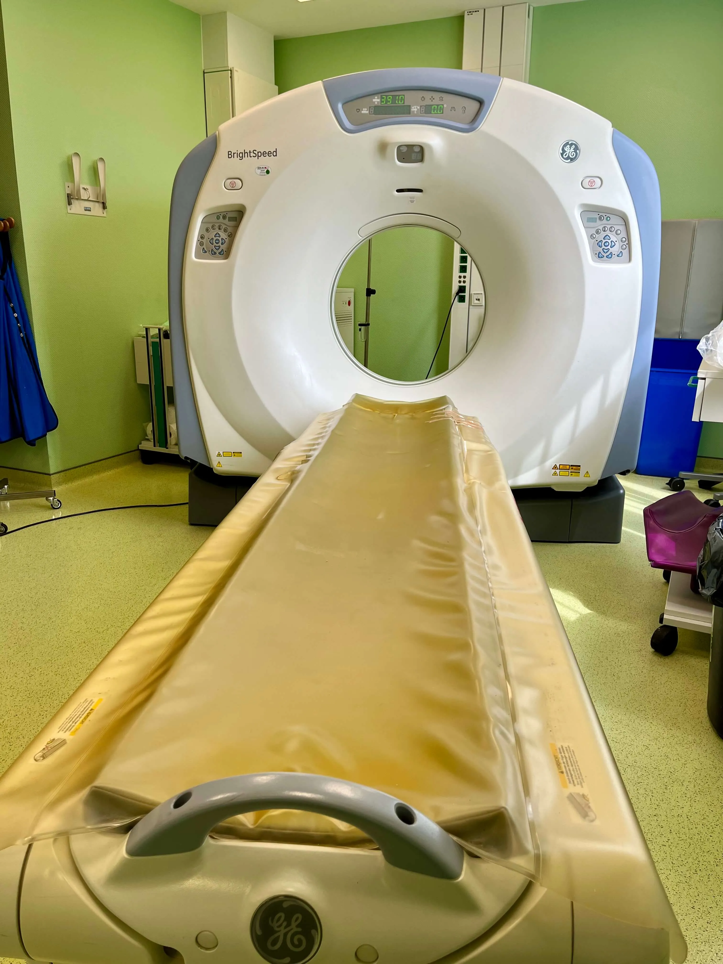 GE BrightSpeed Elite 16 seen from the foot