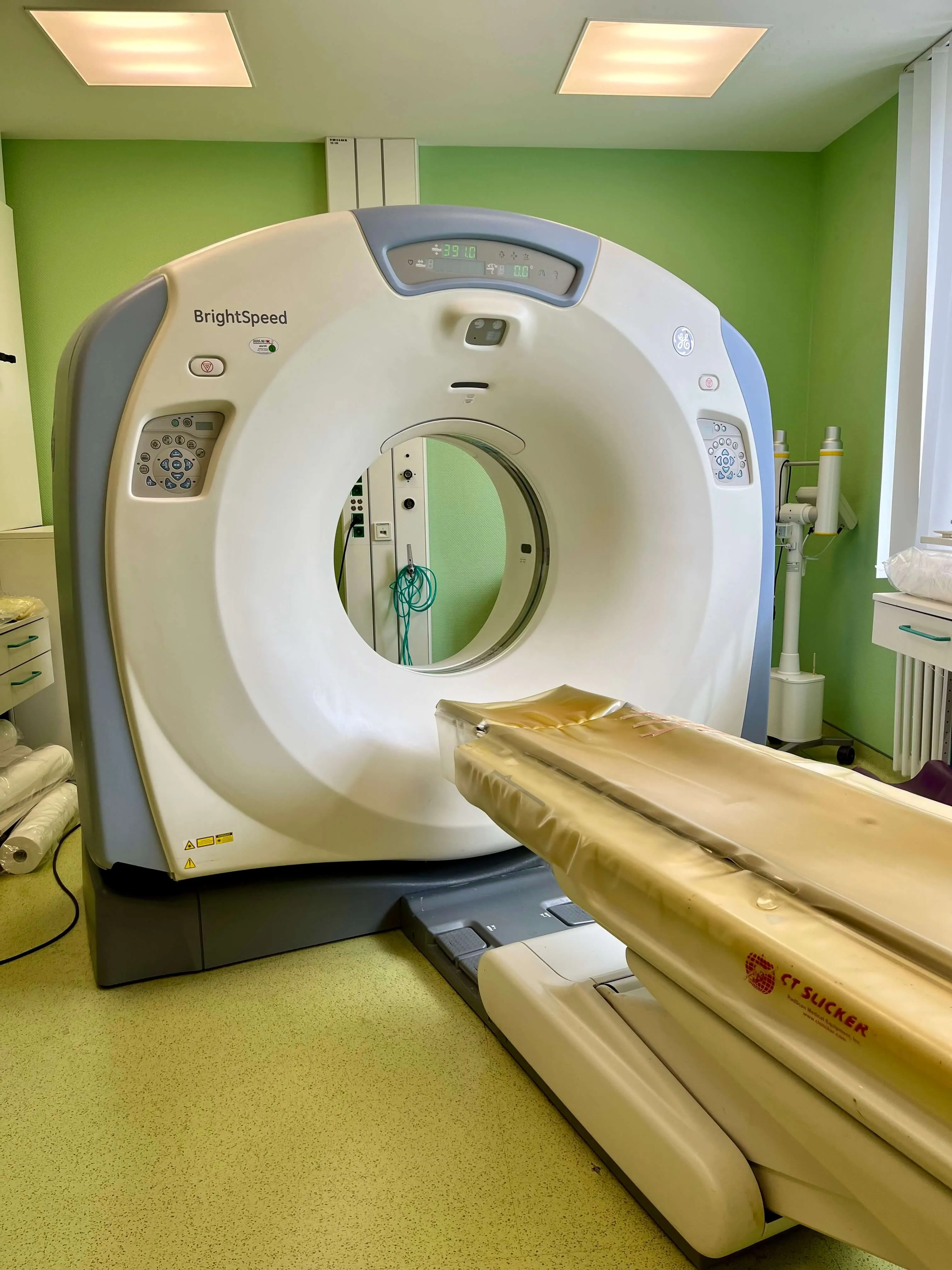 GE BrightSpeed Elite 16 seen from the left