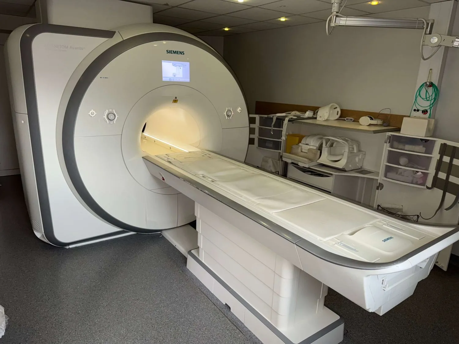 MRI scanner 