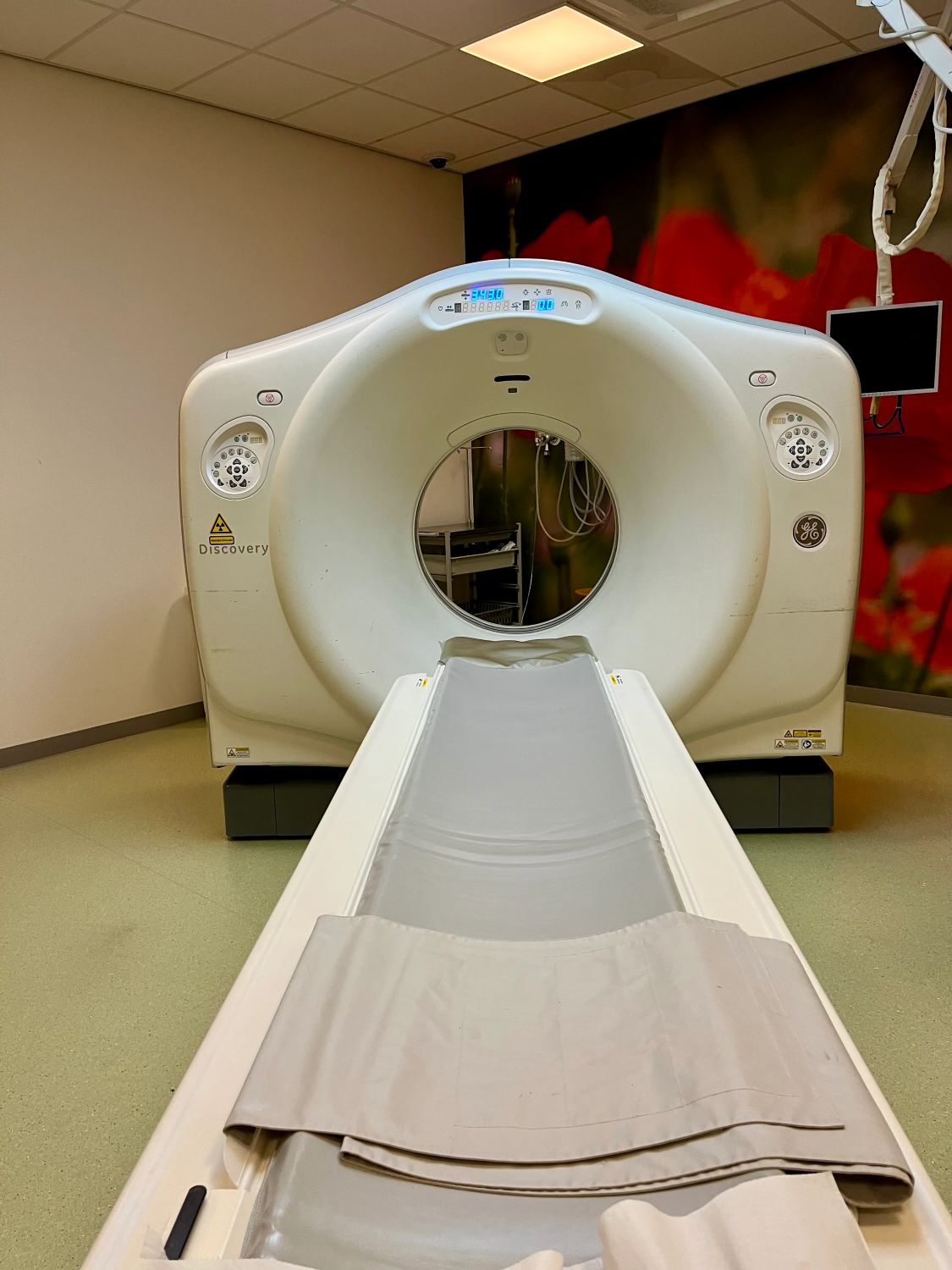 GE Discovery CT750 HD 64 seen from the foot