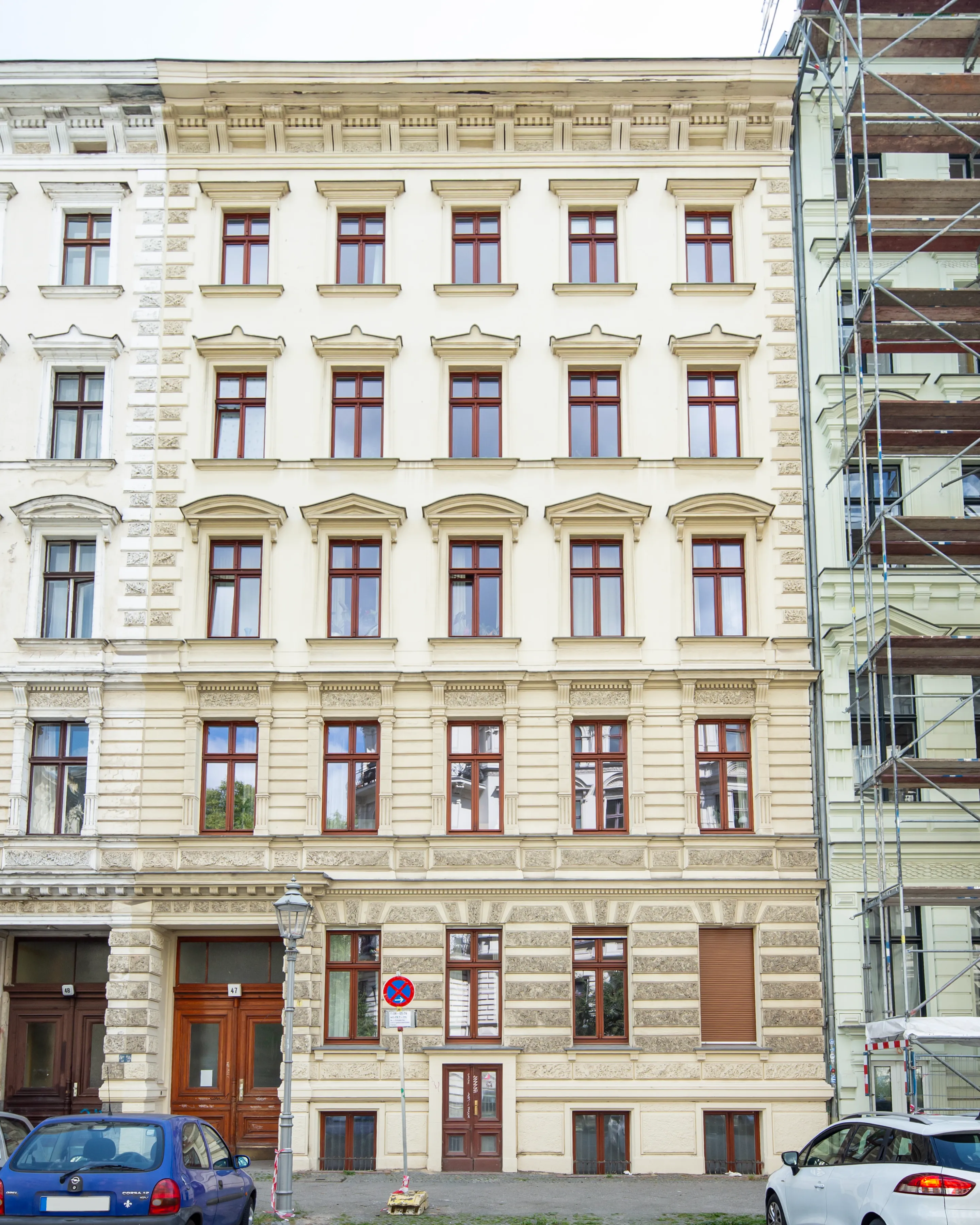 Building windows on Hagelberger Str. 47, Berlin