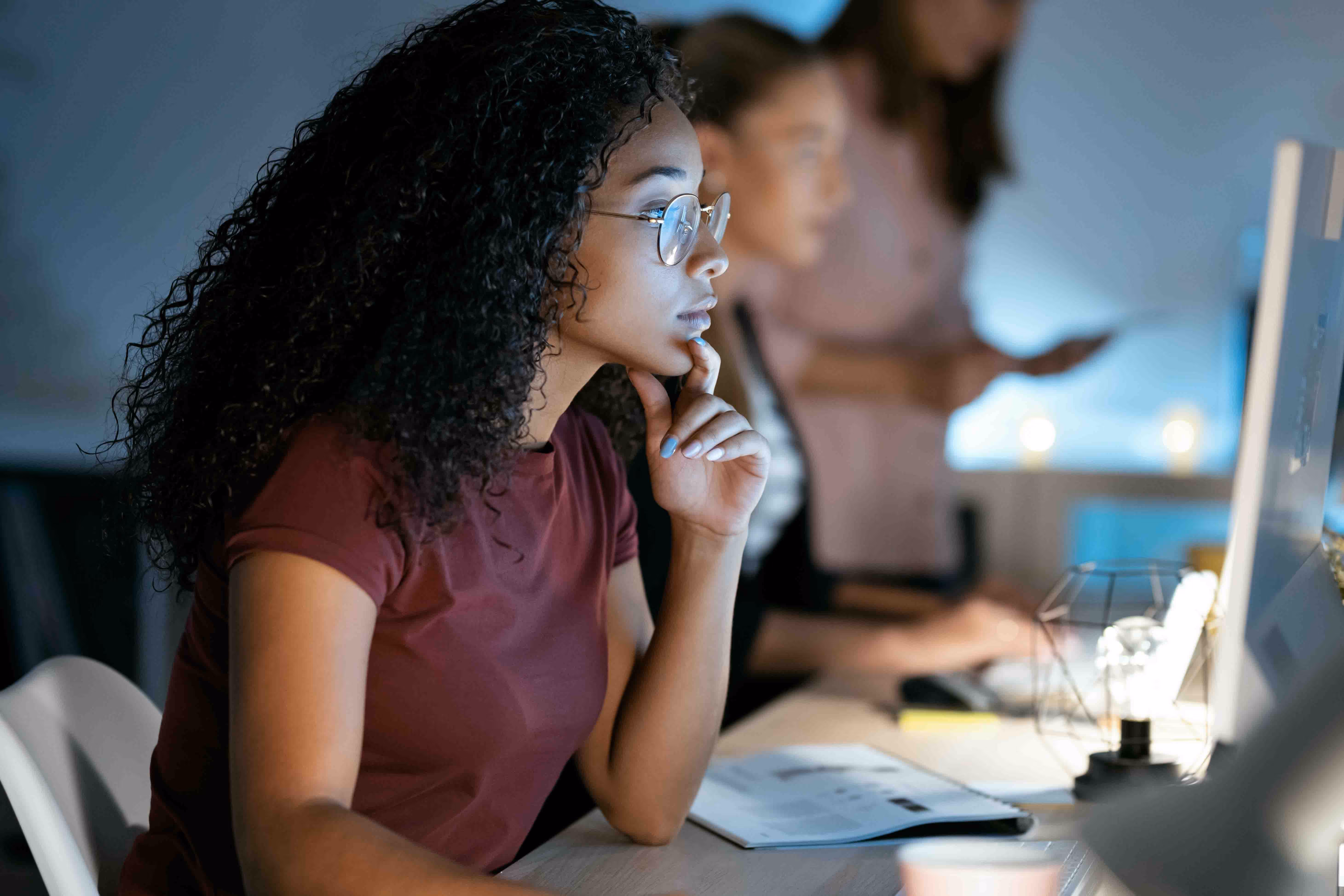 Marketing executive working with a content authoring pharma solution