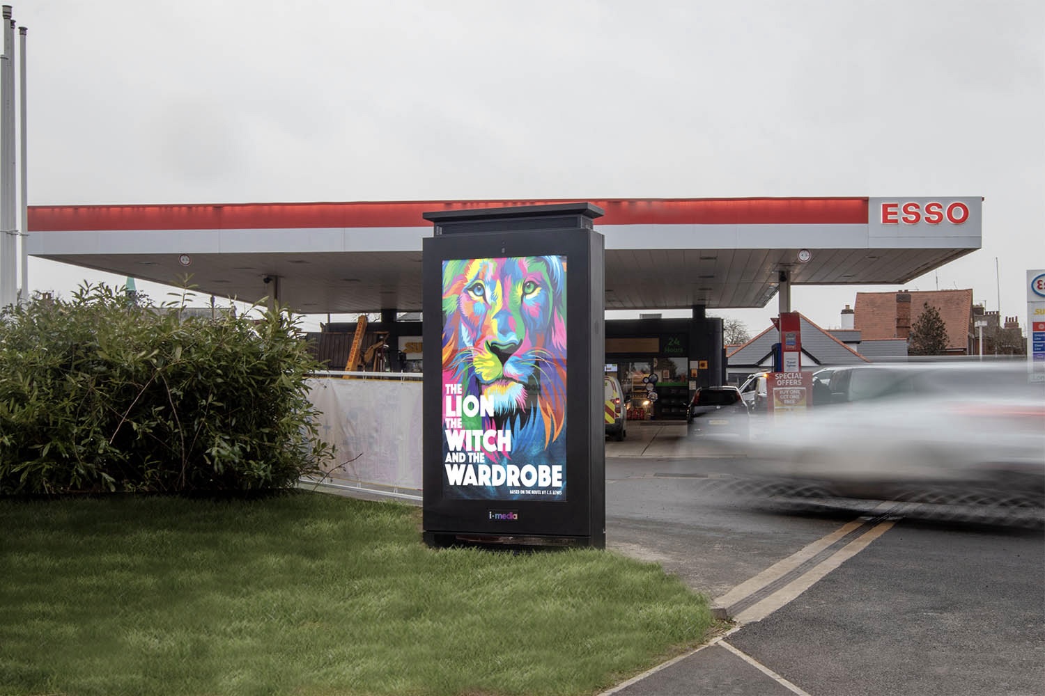 A roadside D6 panel at a motorway service area.