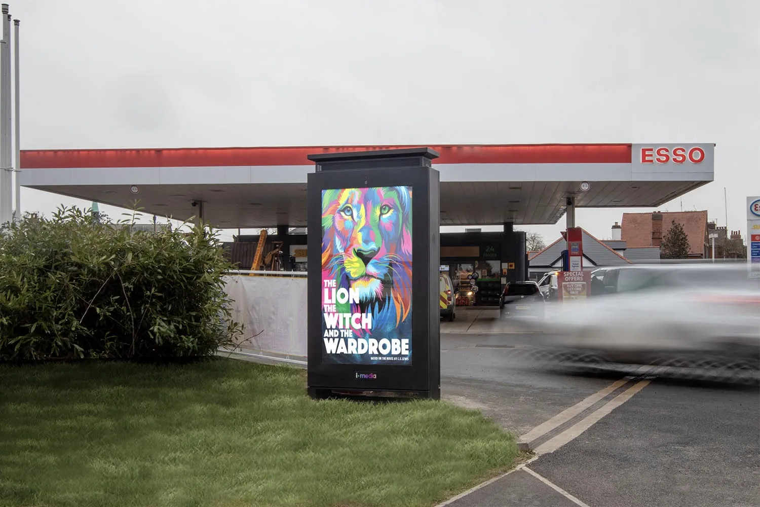 A roadside D6 panel at a motorway service area.