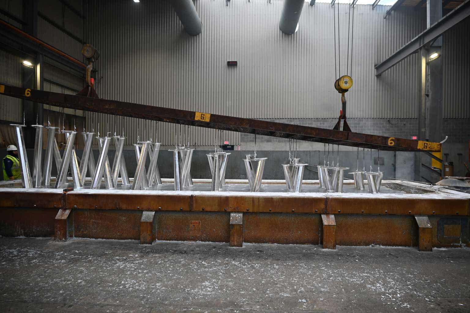 Understanding the Progressive Dip Method for Oversized Steel Hot-Dip Galvanizing, showing hot-dip galvanizing and galvanized steel applications related to this topic.