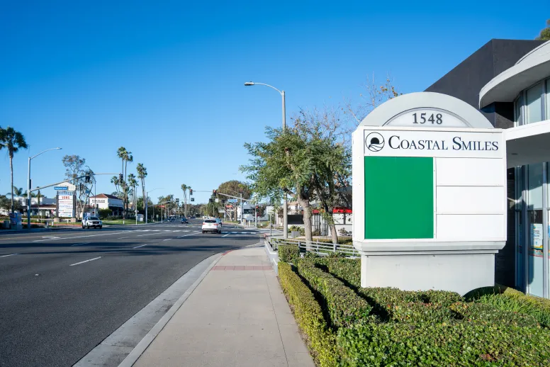 Exterior signage of Coastal Smiles in Cosa Mesa CA