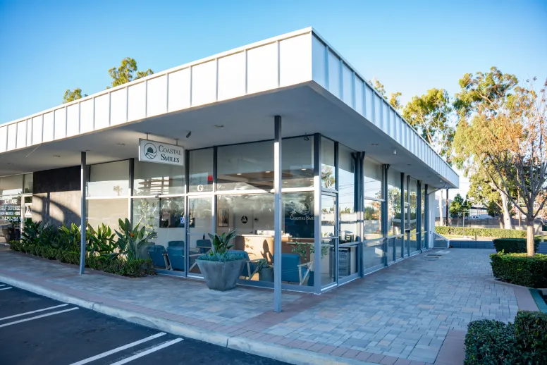 Exterior signage of Coastal Smiles in Cosa Mesa CA