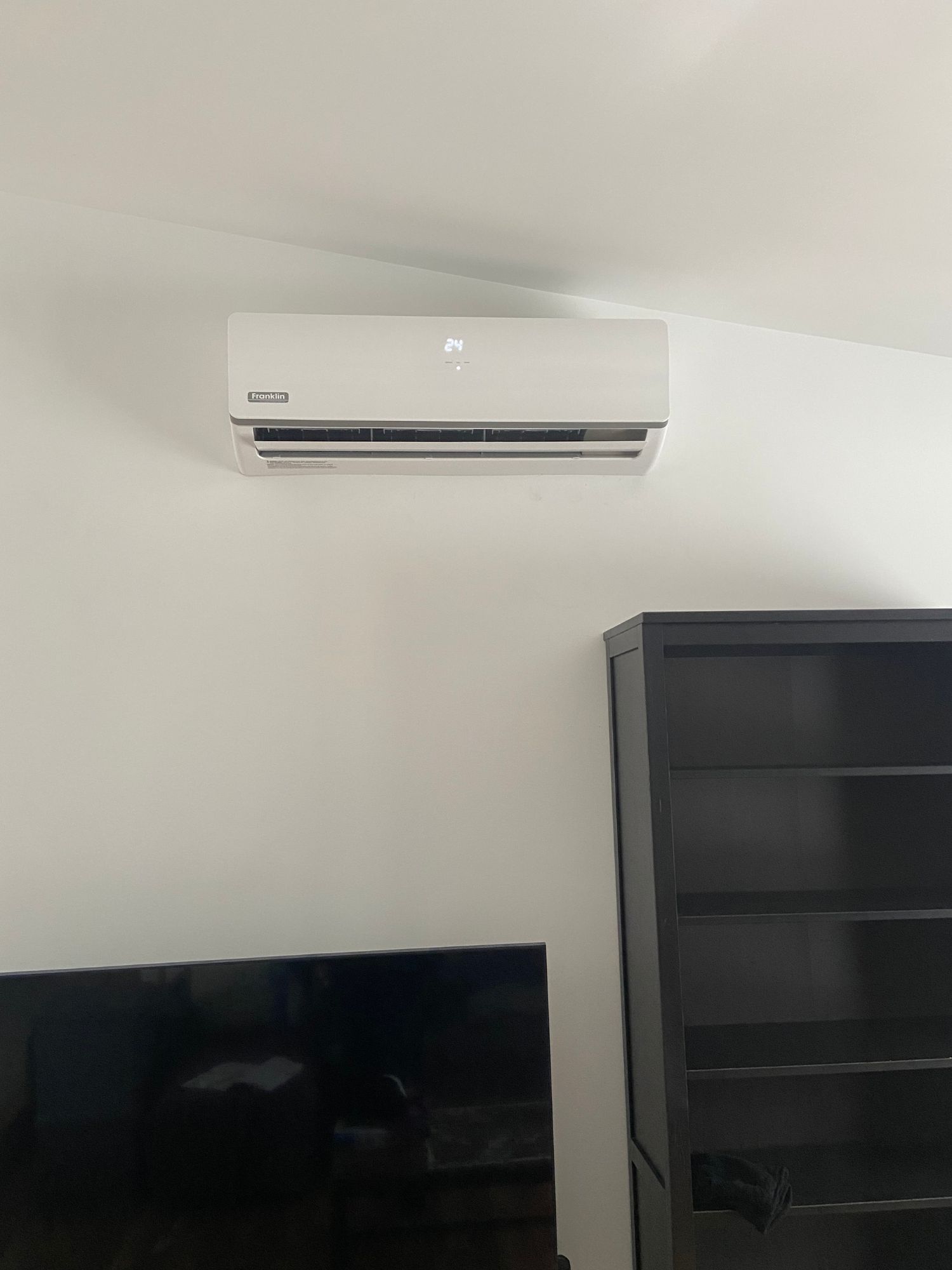 Photo d'une unité intérieure de thermopompe murale 18 000 BTU