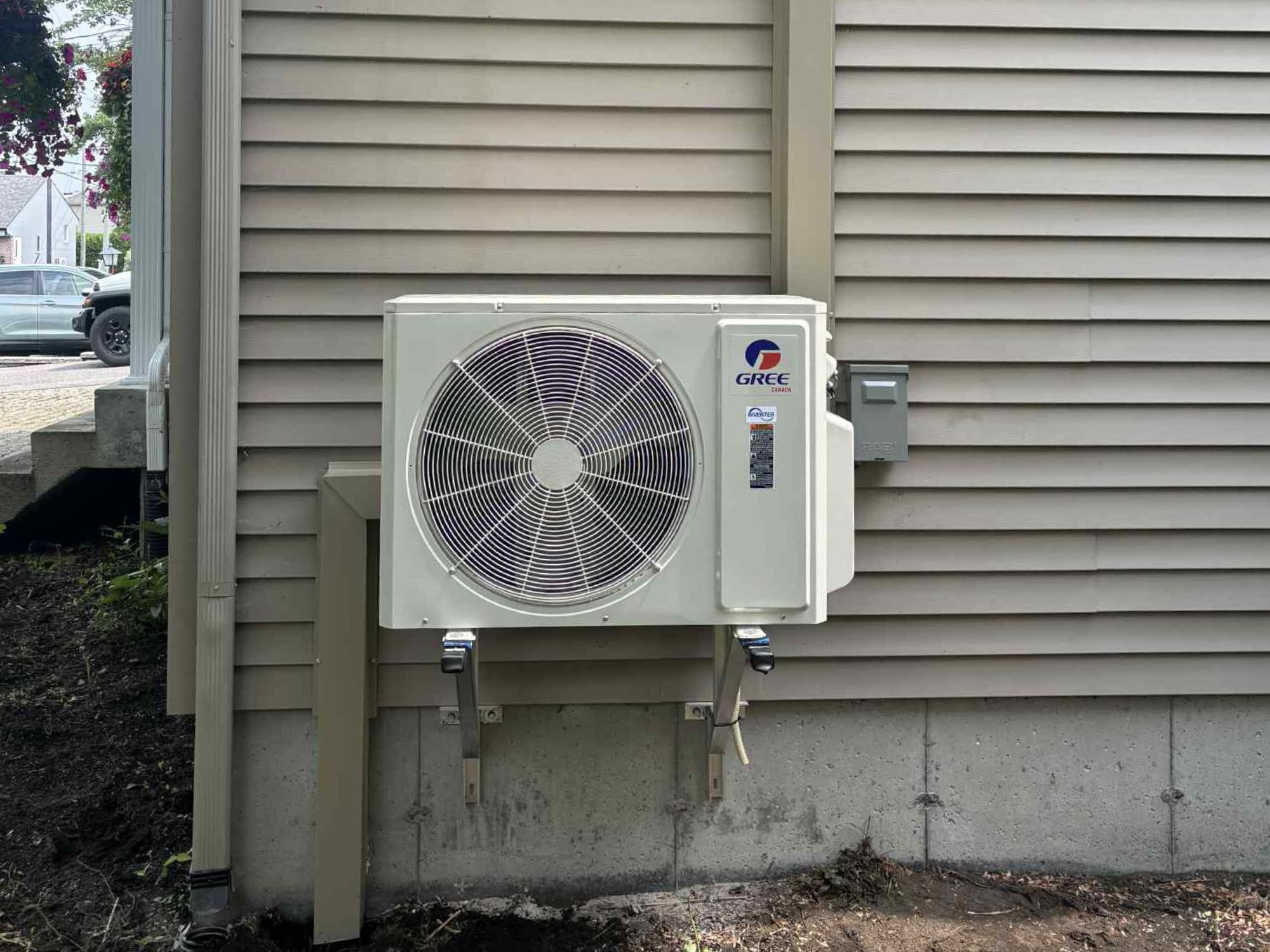 Thermopompe multi-zone sur une maison de Boisbriand