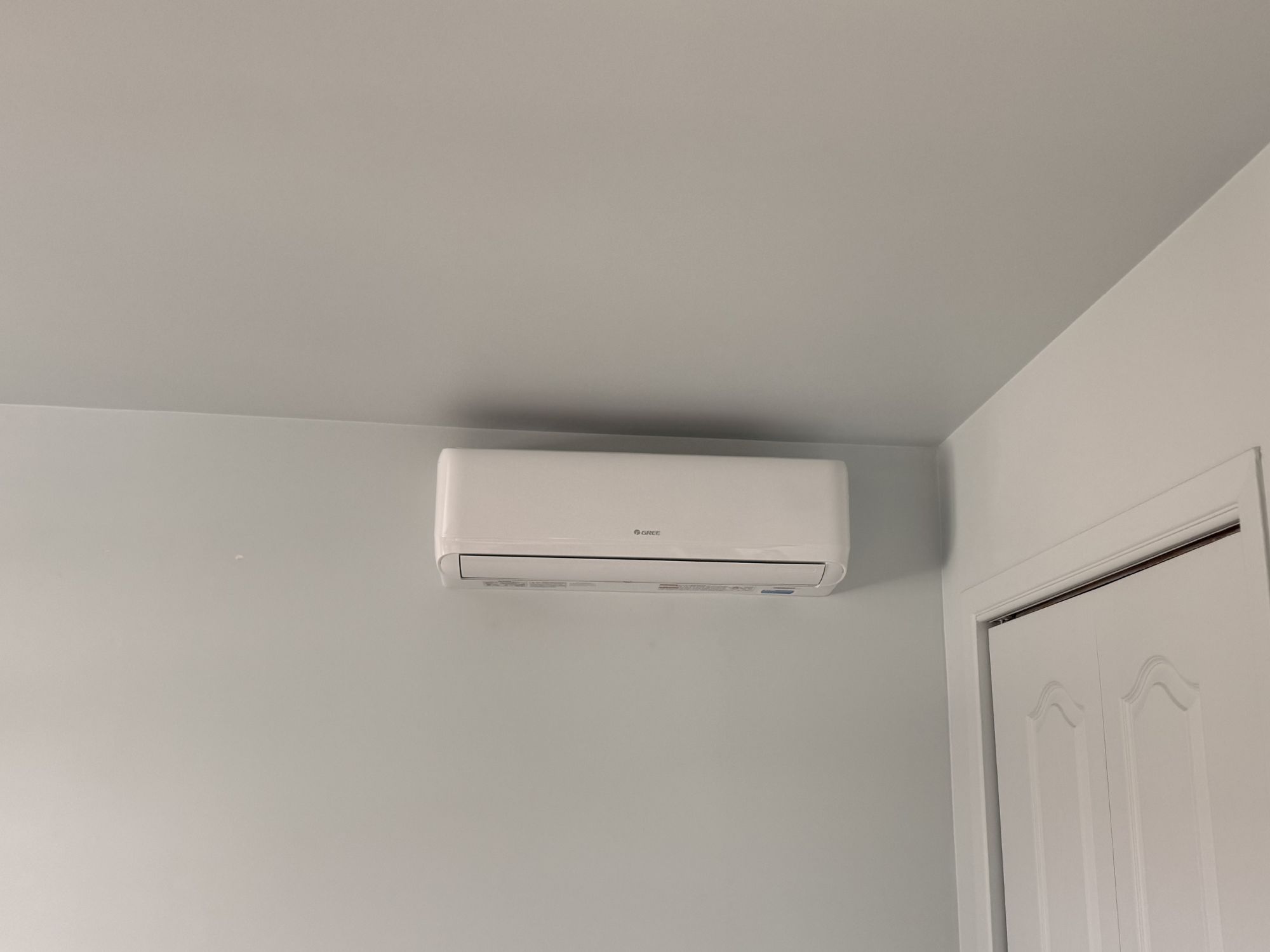 Unité de thermopompe multizone installée au sous-sol