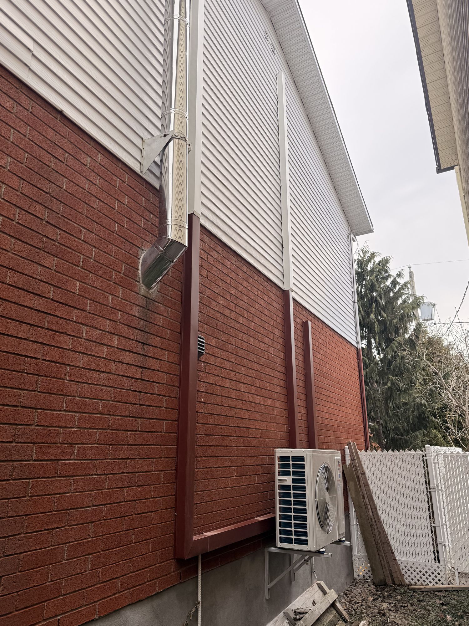 Thermopompe multizone Gree installée sur un semi-détaché de Longueuil