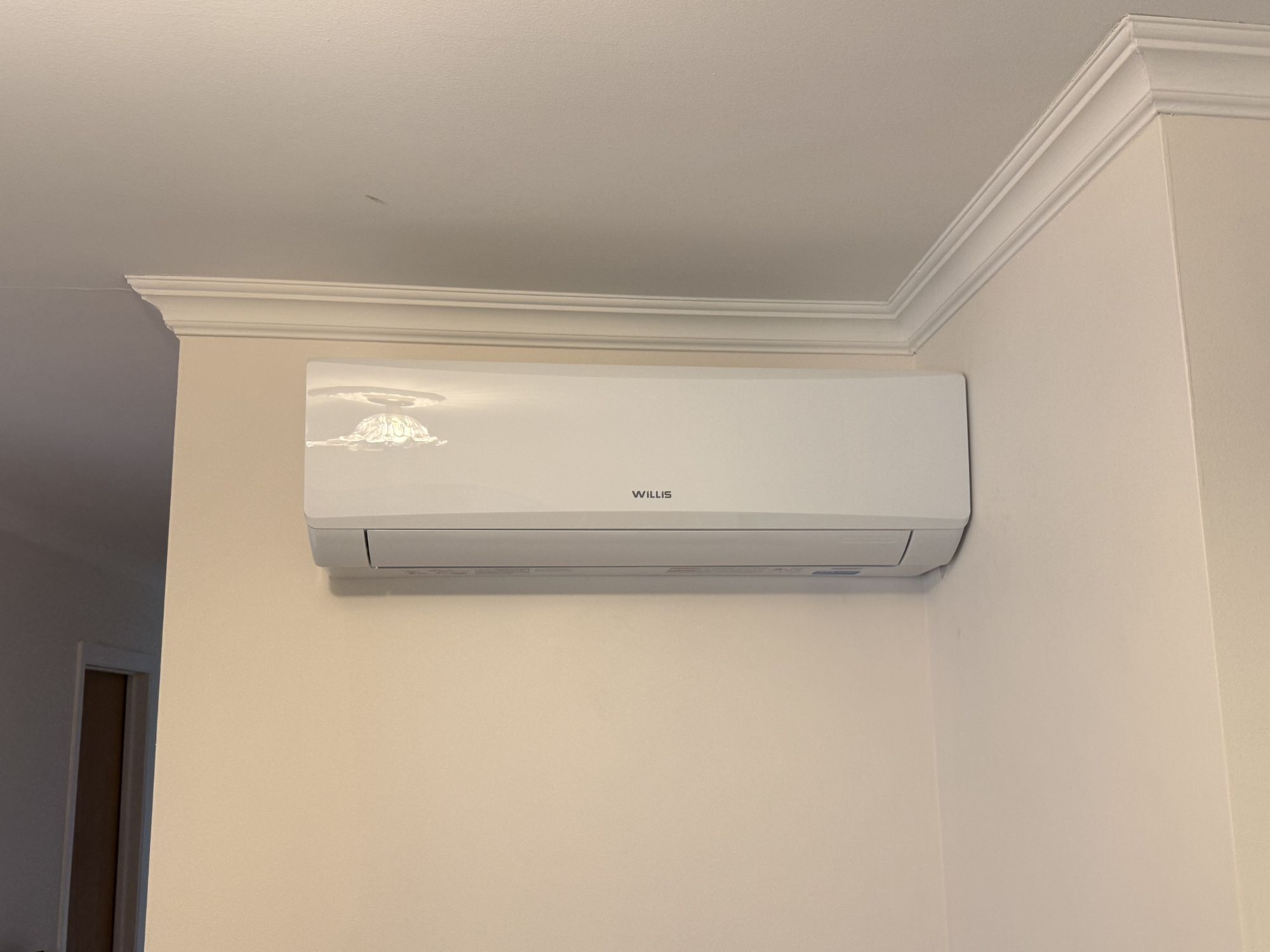 Thermopompe multizone installée dans le salon
