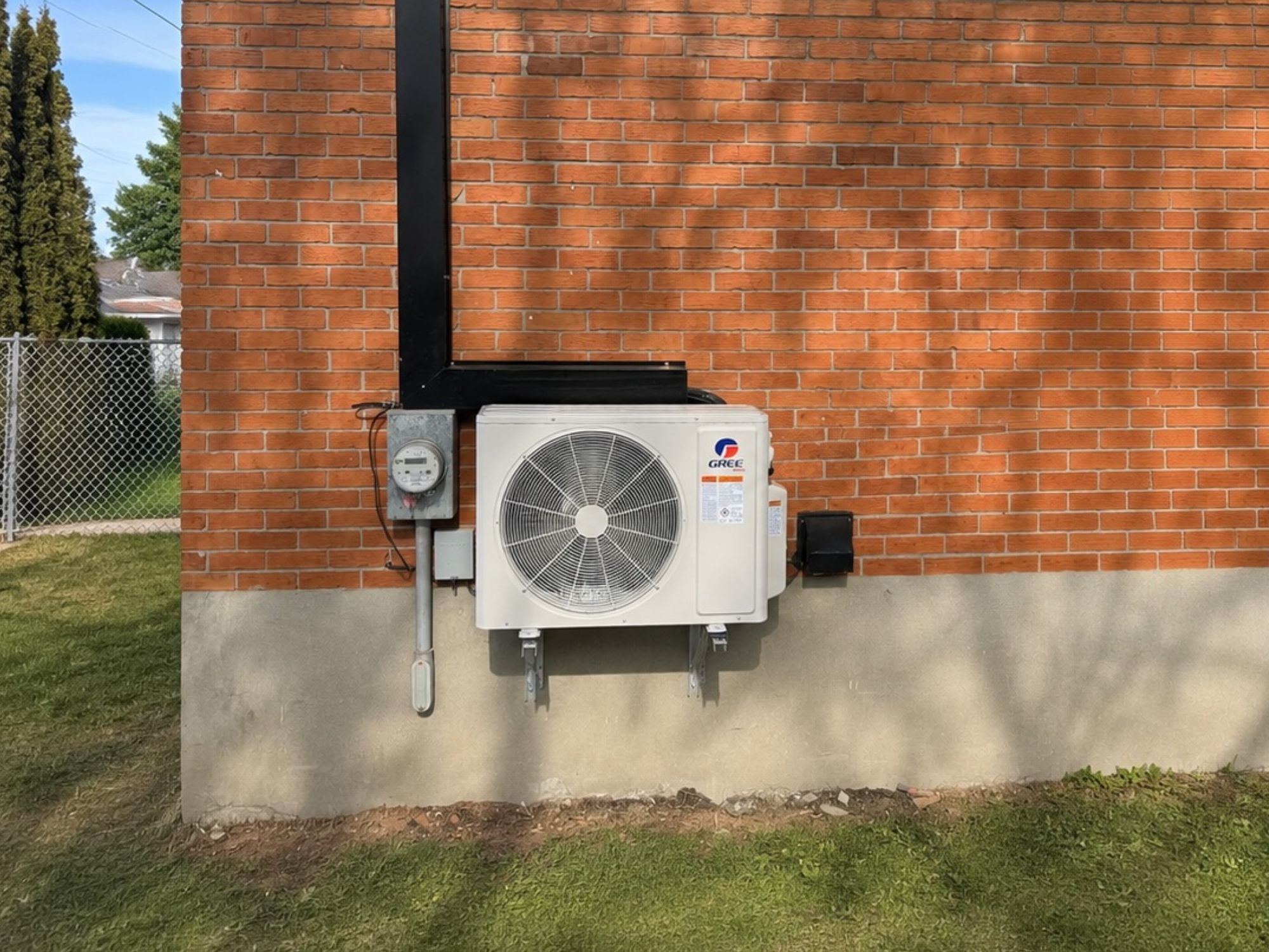 Thermopompe multizone Gree série M installée sur une maison