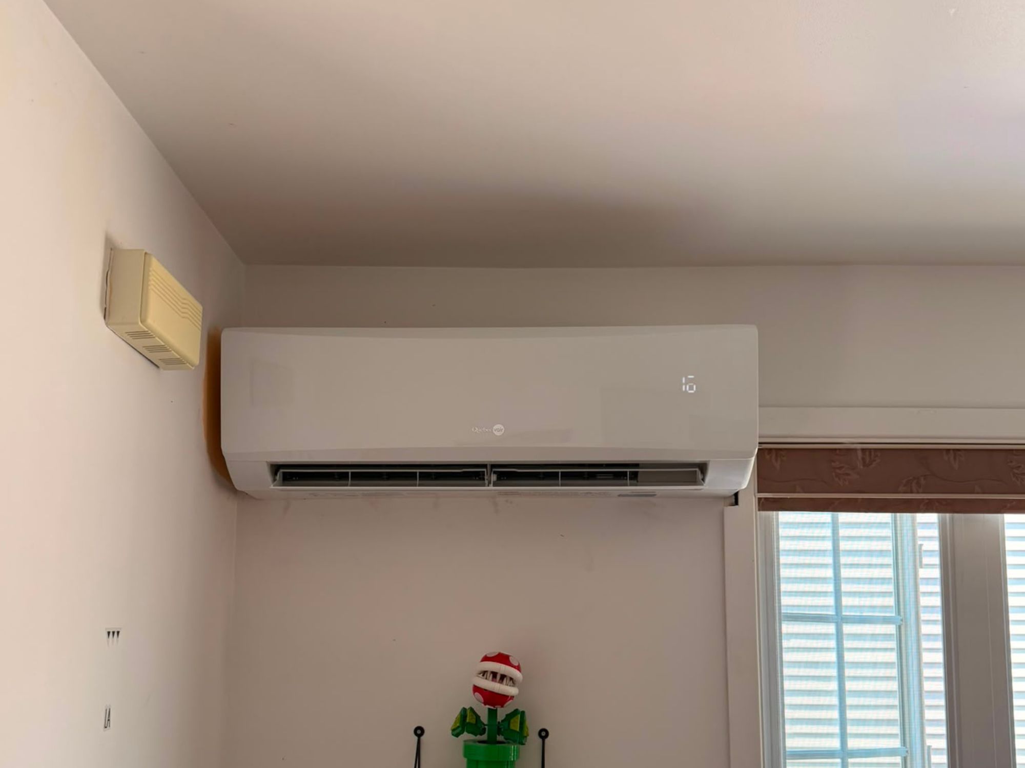 Thermopompe Québec Vair 12 000 BTU installée dans une maison