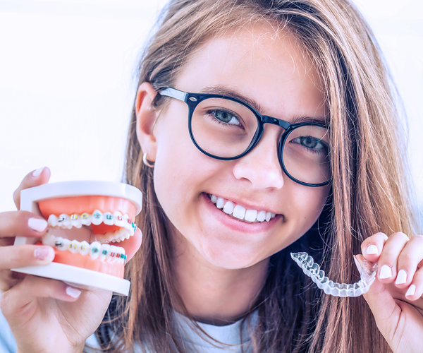 Choosing between braces and teeth aligners