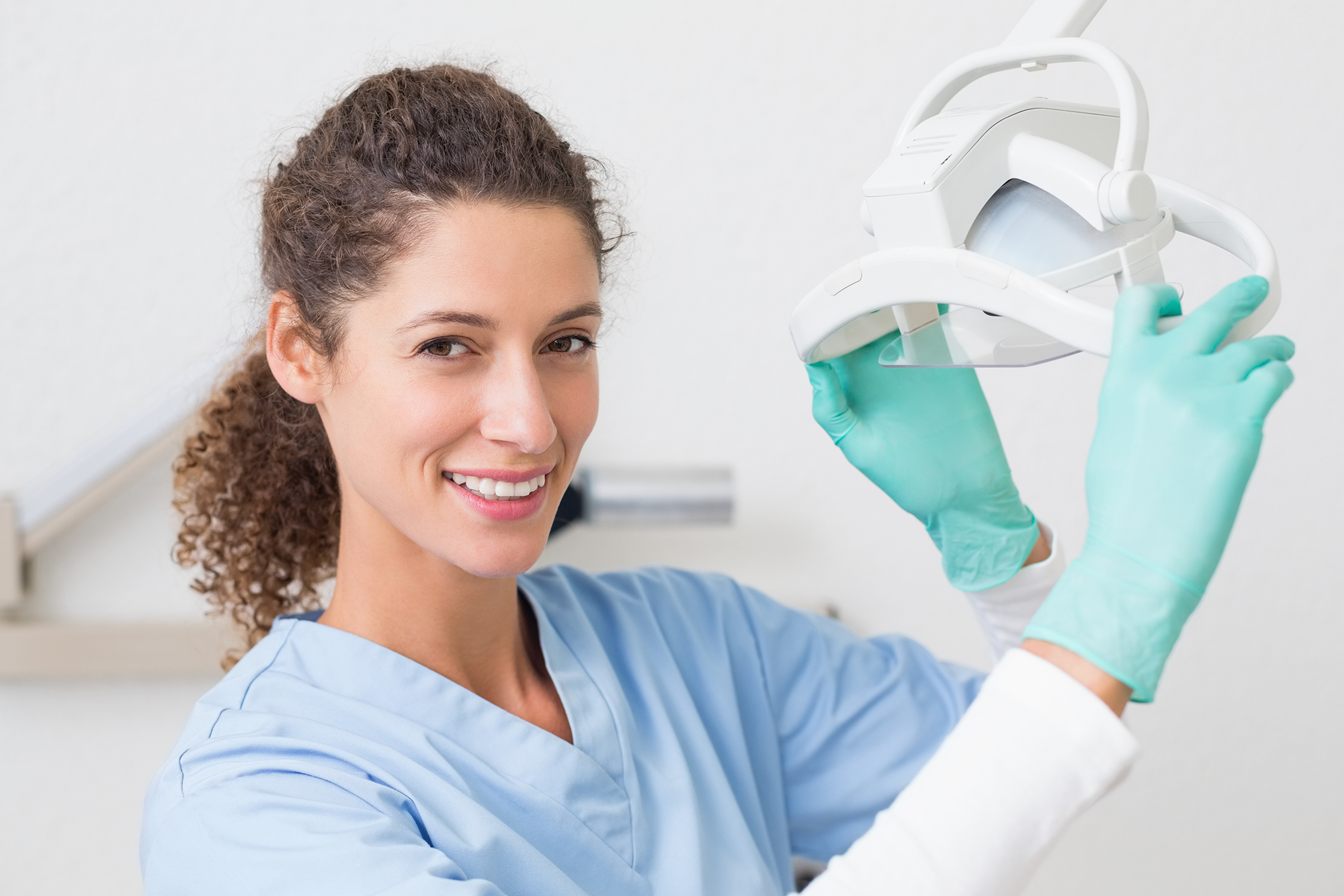 Dental Hygienist vs Dentist: What’s the Difference and Who Should I See?