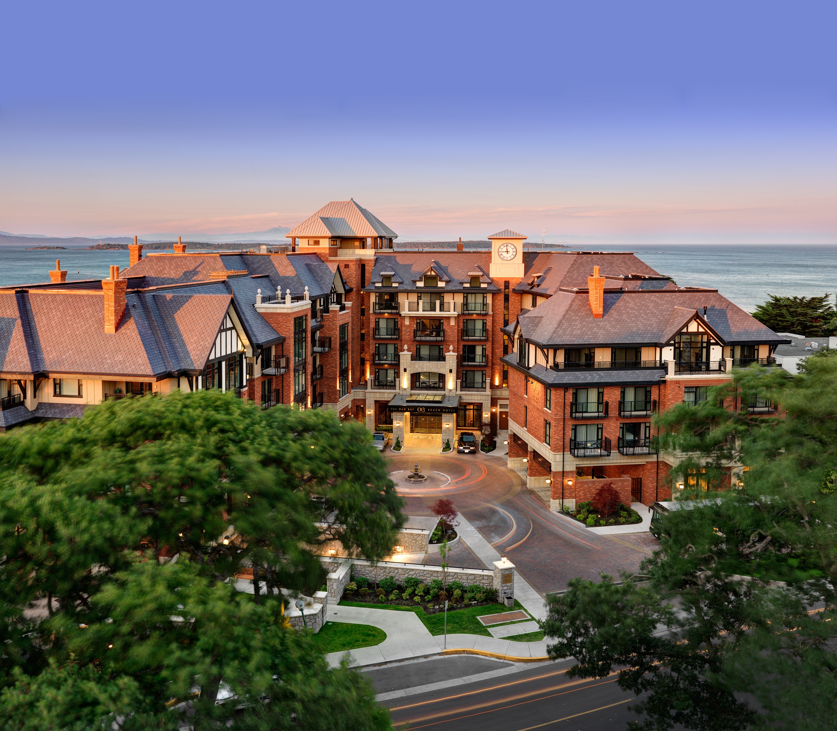 Oak Bay Beach Hotel