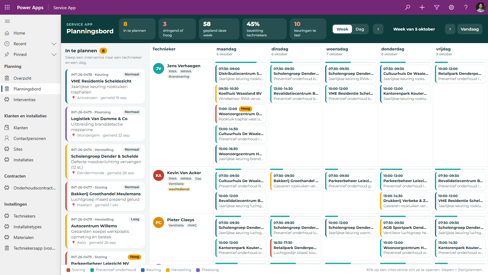 Planningsbord van de service-app met een weekoverzicht per technieker, gekleurde interventies per type en links een lijst met interventies die nog ingepland moeten worden.