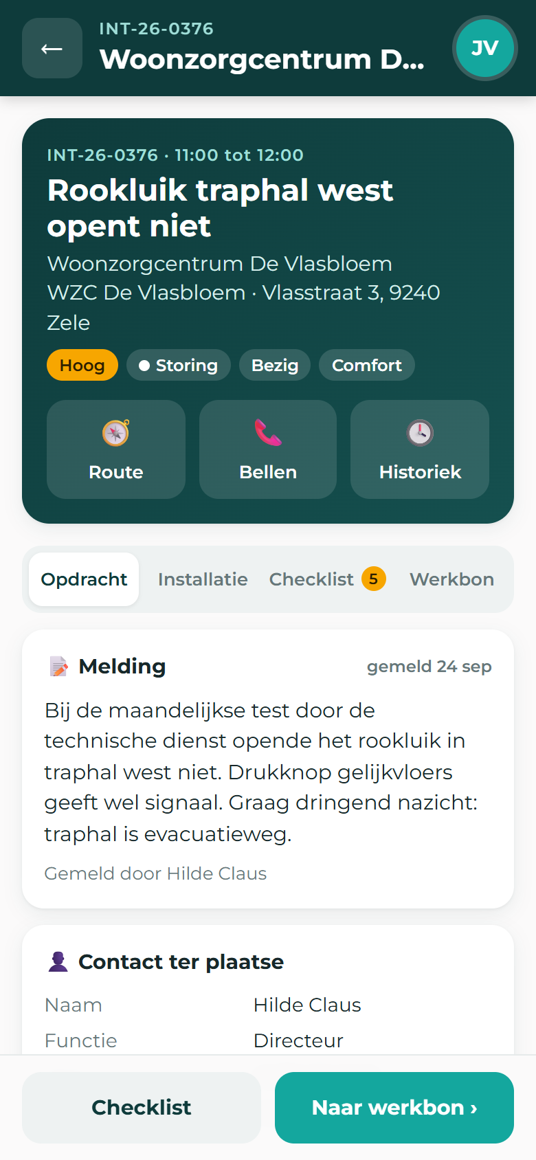 Techniekersapp op een gsm met een storing aan een rookluik: melding, prioriteit en knoppen voor route, bellen en historiek.