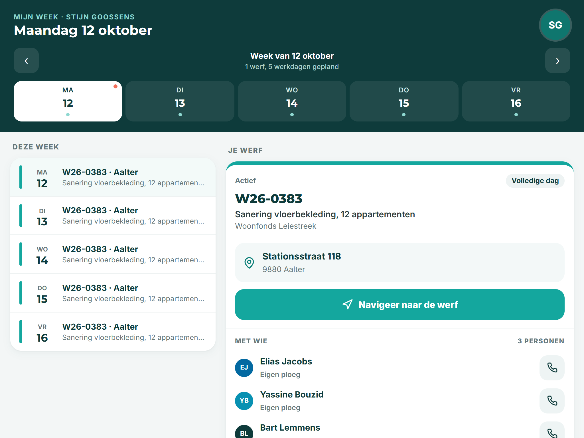Mijn week op een tablet, met links de werkdagen van de week en rechts de werf van de dag met adres, navigatie en de collega's.