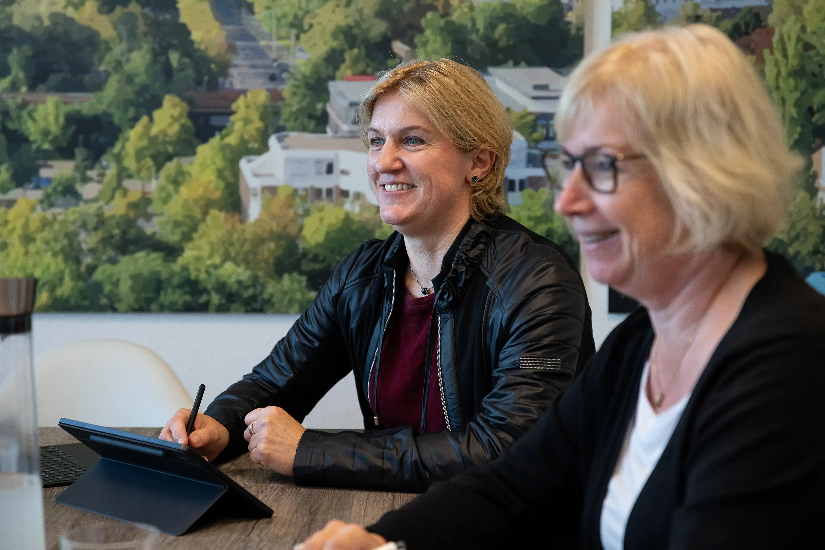 TGW Planung | Mitarbeiterinnen im Meeting