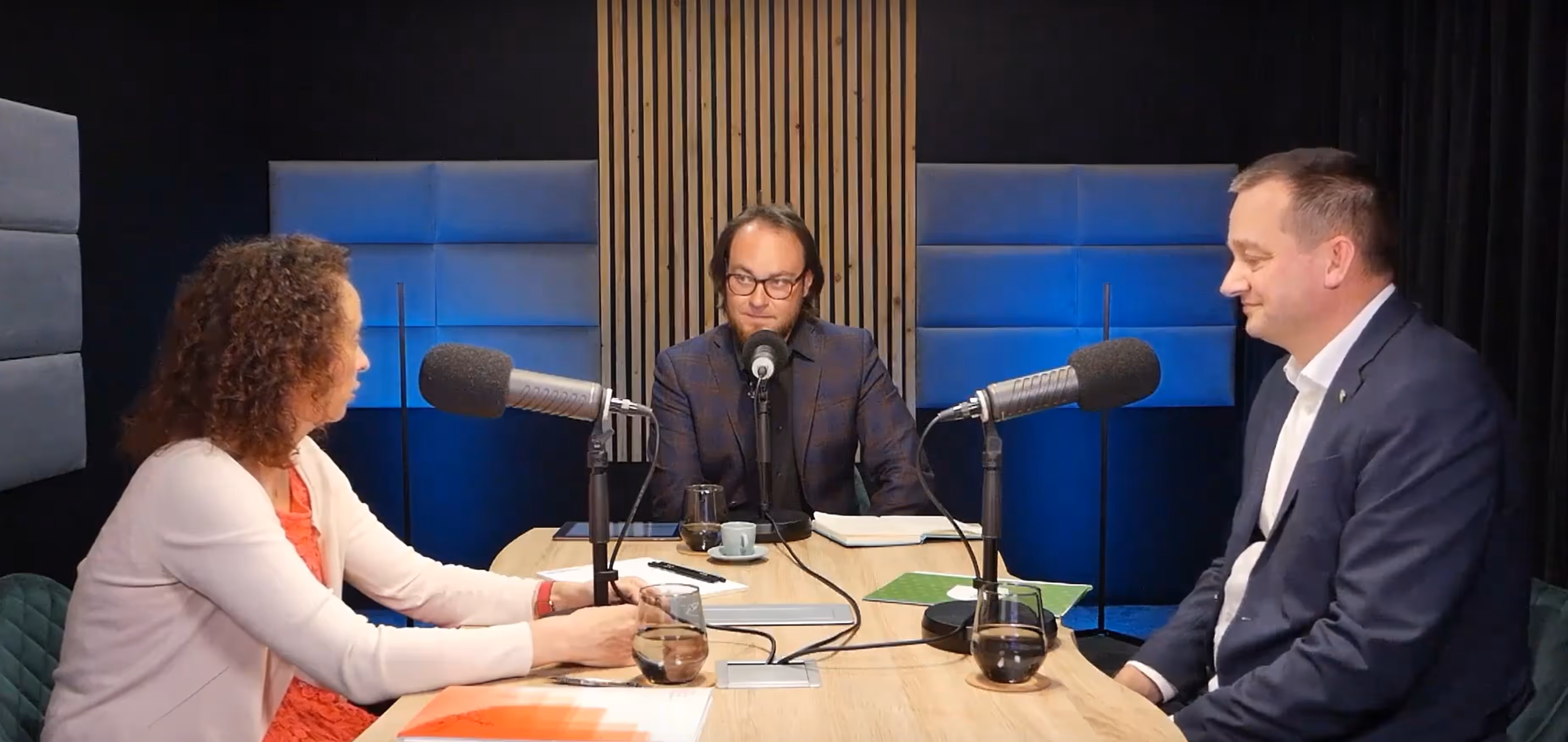  ozdravme videopodcast: Šéfka ÚDZS Renáta Bláhová vs. riaditeľ Dôvery Martin Kultan 