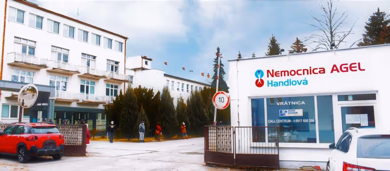 Vyjadrenia Petra Visolajského dehonestujú prácu zdravotníkov, ktorí premiérovi Ficovi zachránili život