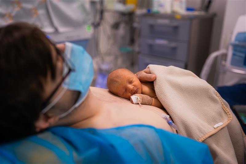 predčasne narodené dieťa s matkou