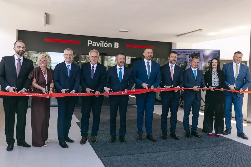 Prestrihávanie pásky rekonštrukcia Agel Levice