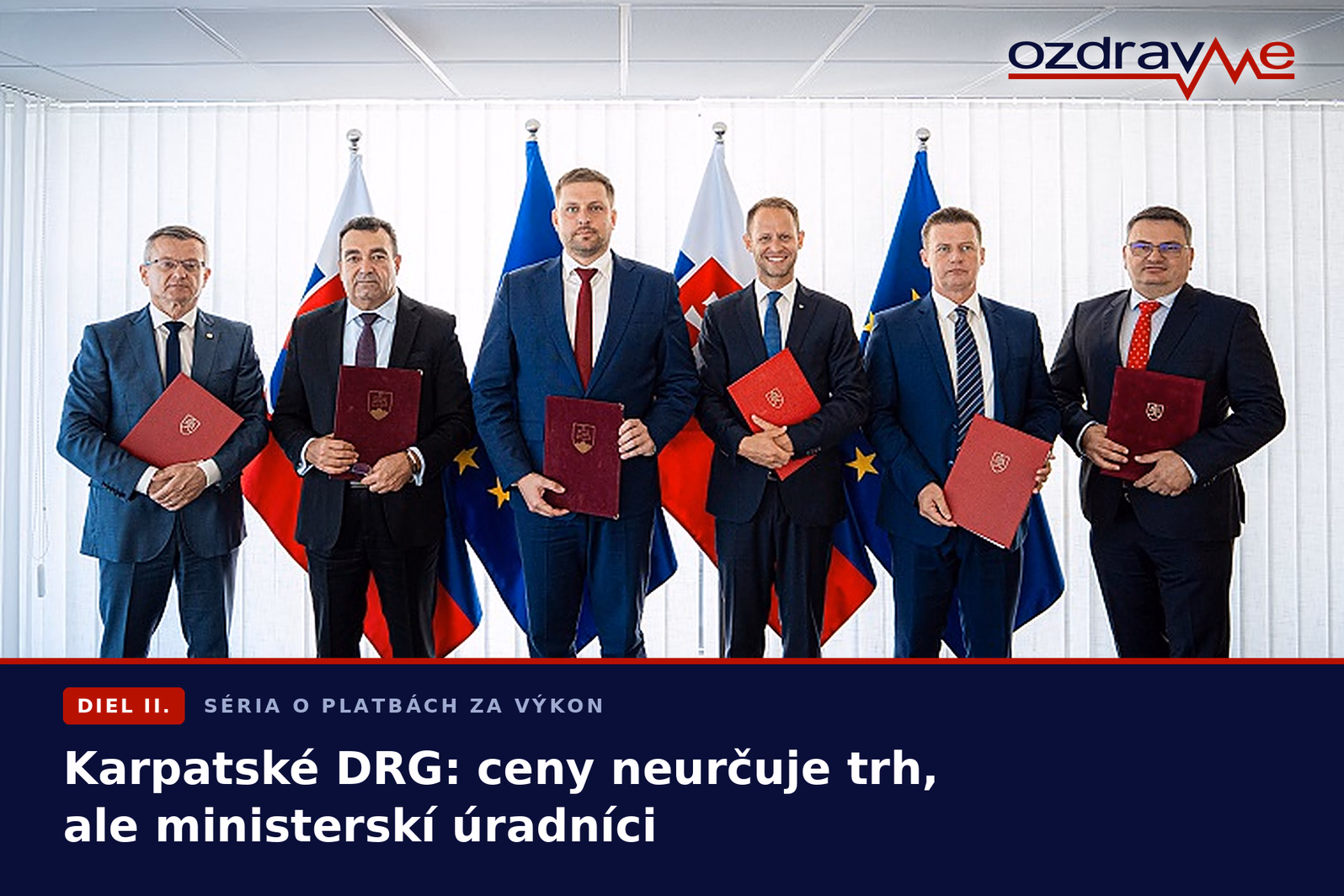 Podpis memoranda o spravodlivom financovaní nemocníc v júni 2025: zástupcovia ministerstva zdravotníctva, asociácií nemocníc a troch zdravotných poisťovní s podpísanými dokumentmi v červených doskách