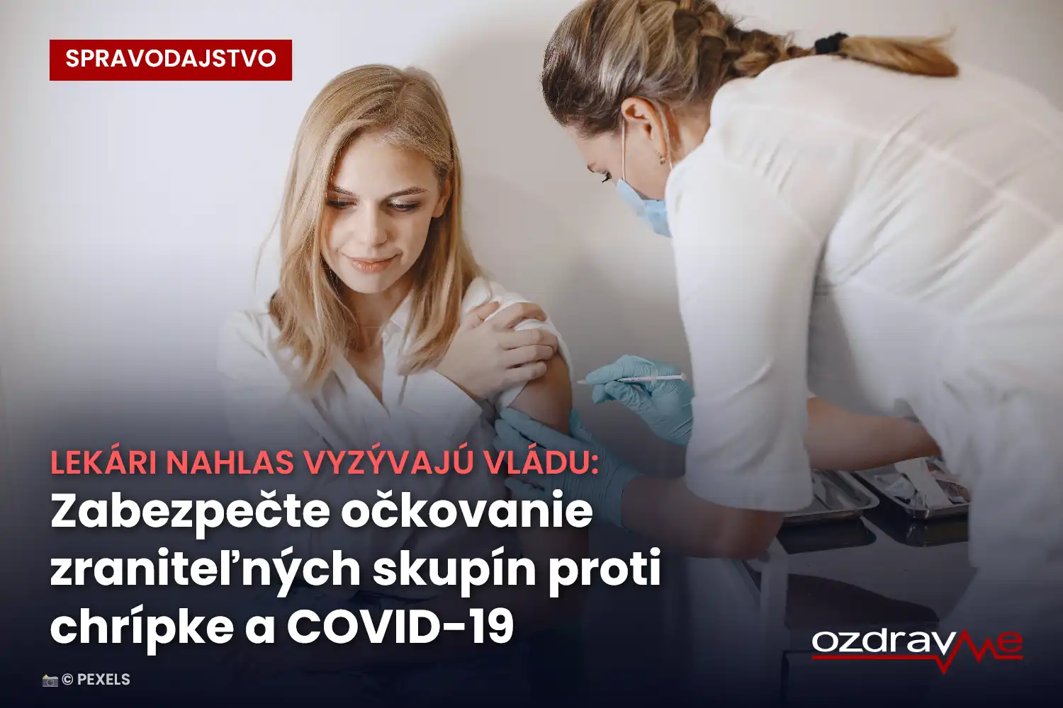 Sestra podáva pacientke očkovaciu látku v ambulancii – ilustračná fotografia k výzve iniciatívy Lekári nahlas vláde SR