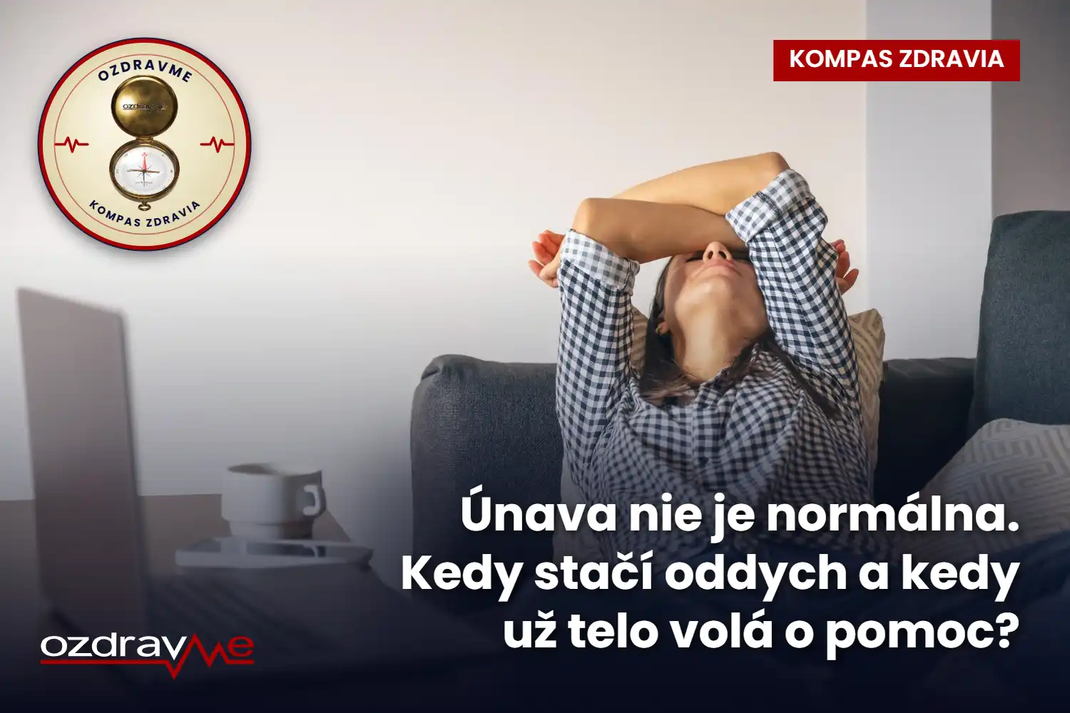 unavená žena s laptopom a kávou