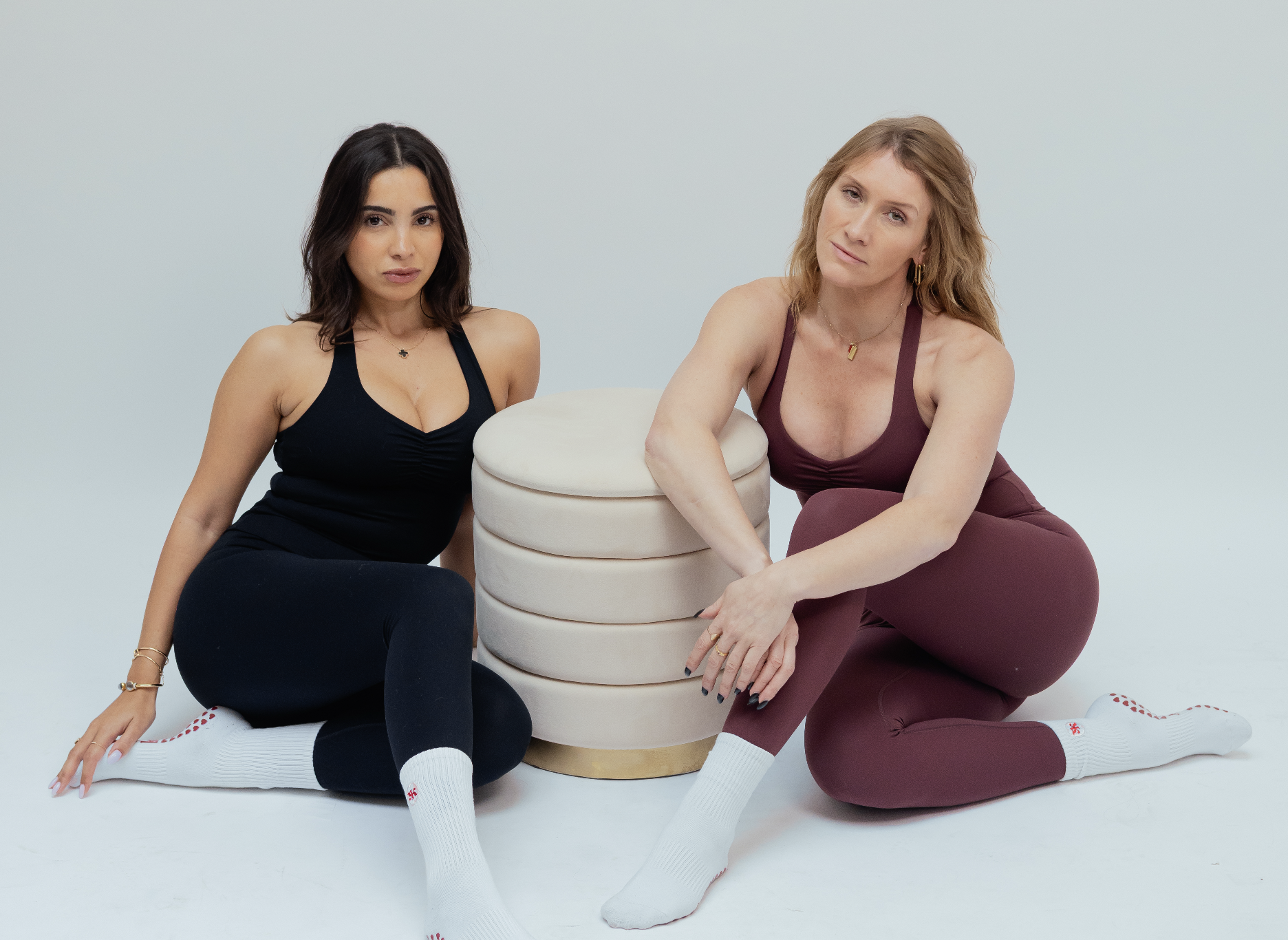 Formation Lagree : exercice de squat sur Megaformer par une coach certifiée