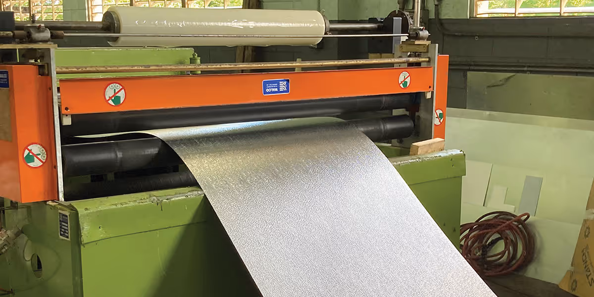 Metal Center News destaca la evolución de ALMETCO, de fábrica de ventanas a centro líder en distribución y procesamiento de aluminio en el Caribe.
