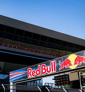 Die Start-Ziel-Gerade des Red Bull Rings in Spielberg, Location eines ESC European Speed Club Trackdays.

