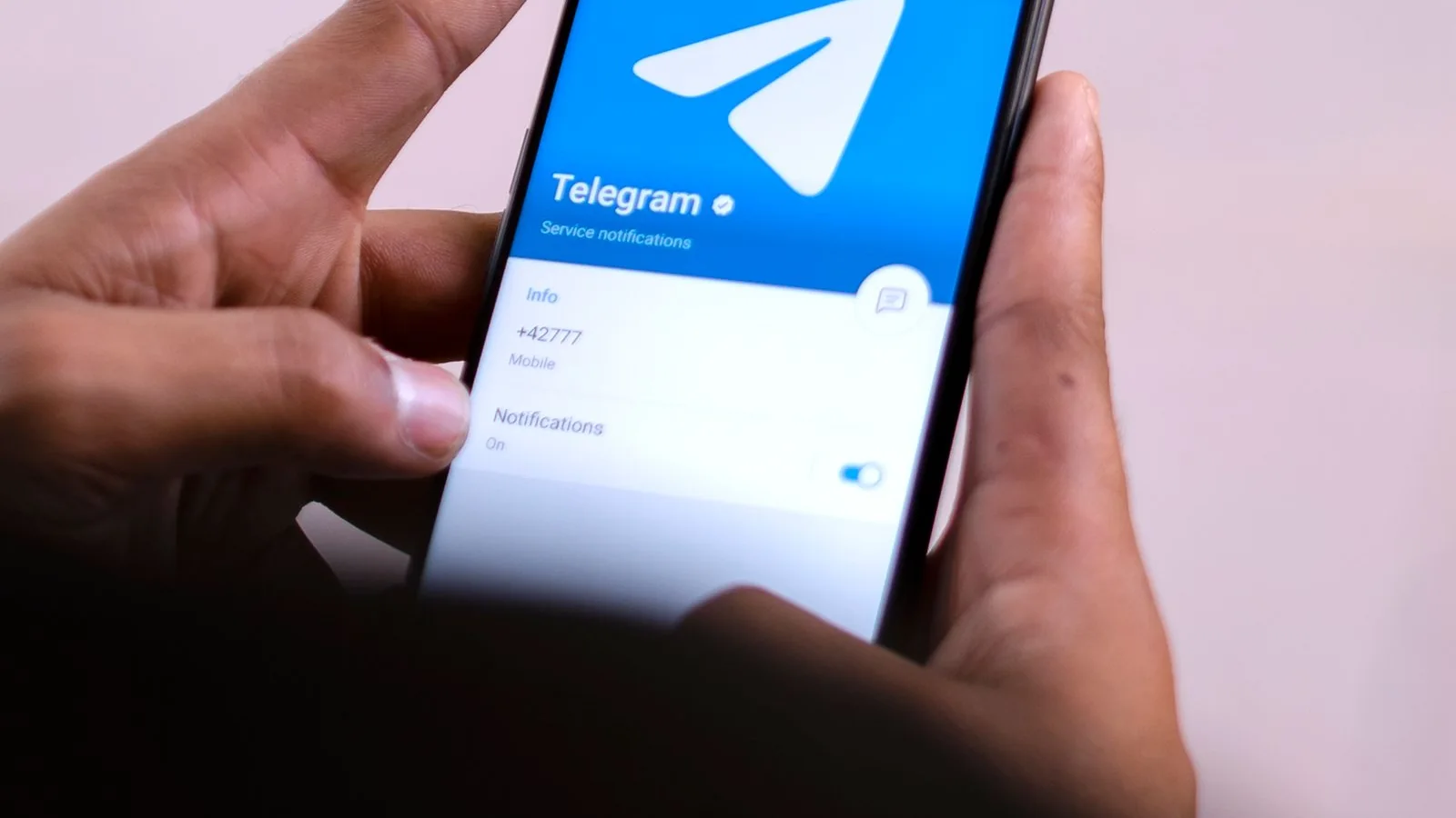 Telegram-App geöffnet auf einem Smartphone
