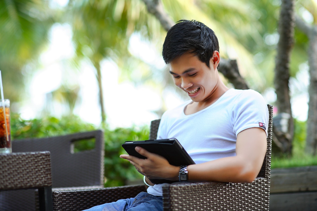 A person scrolling on an iPad