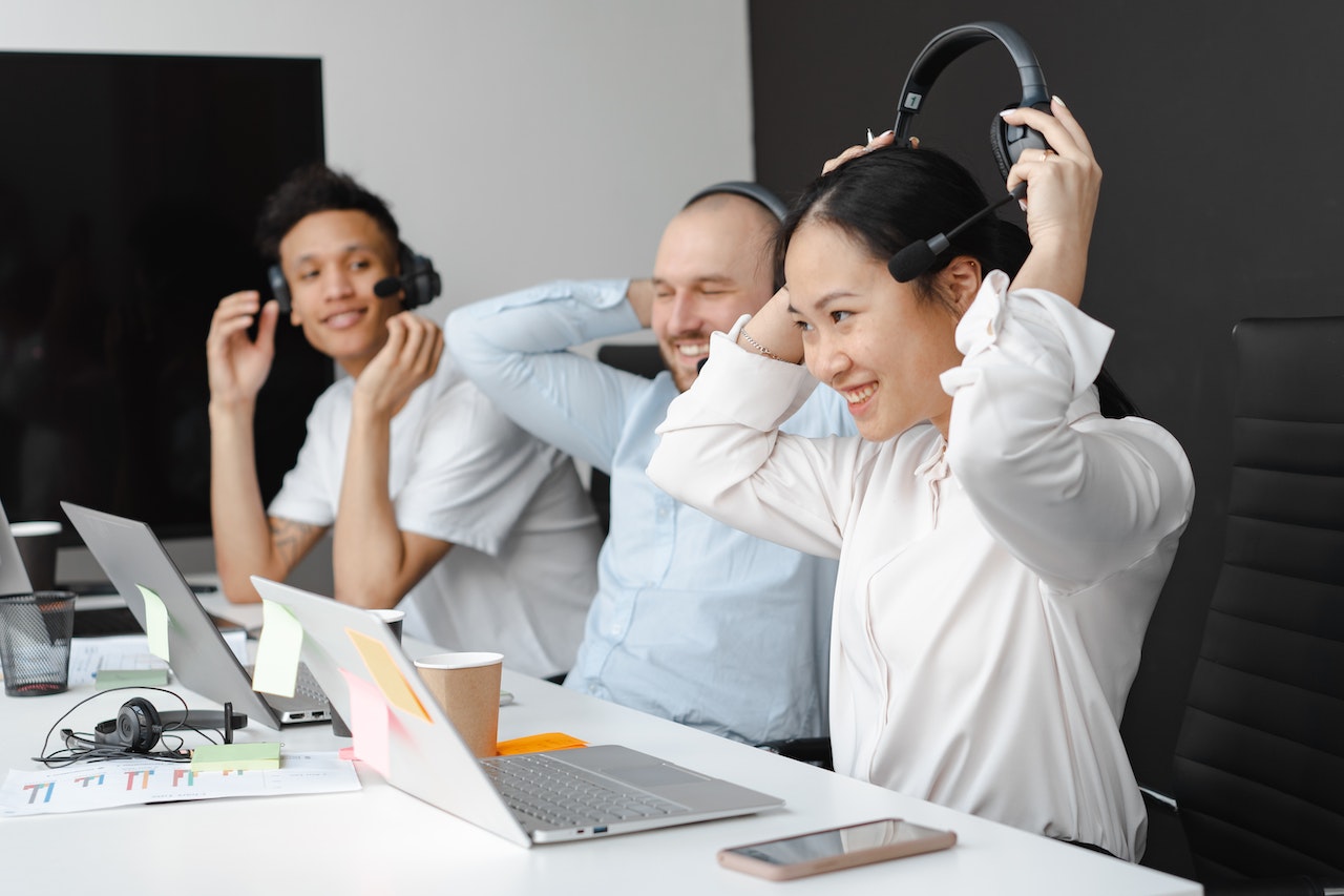 Filipino virtual assistants working in a customer service