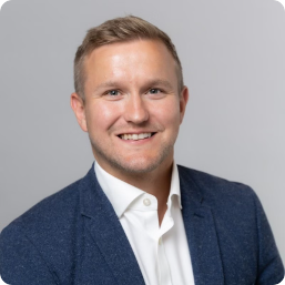 Head and shoulders profile image of Daniel Eamer