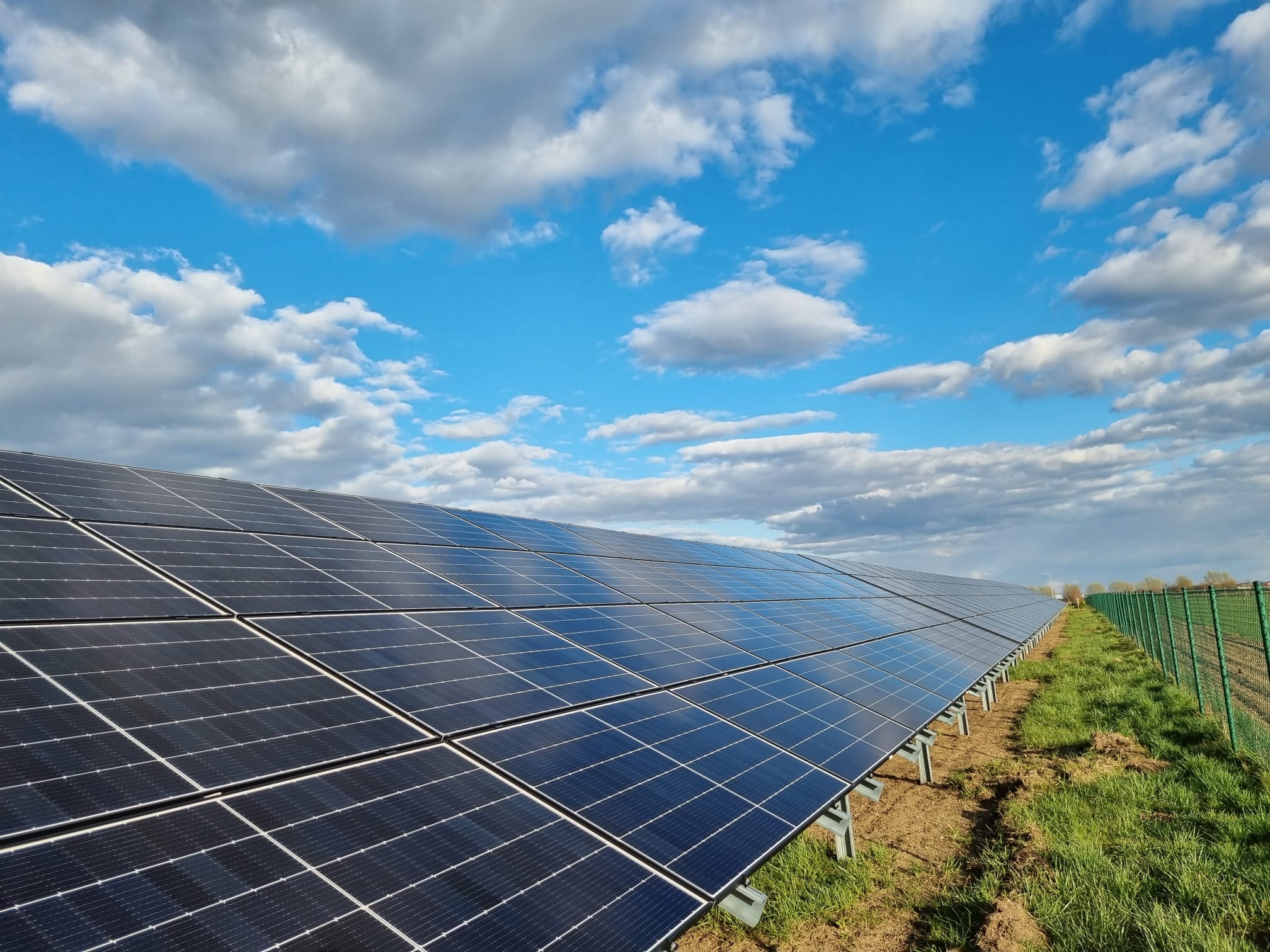 Instalacja fotowoltaiczna na gruncie o mocy 80 kW.