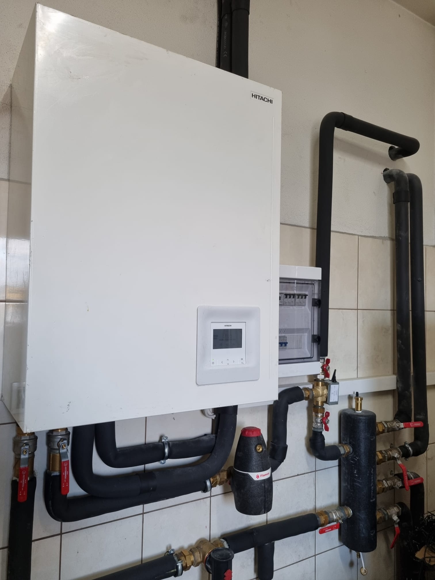 Pompa ciepła Hitachi Yutaki S 24 kW typu split.