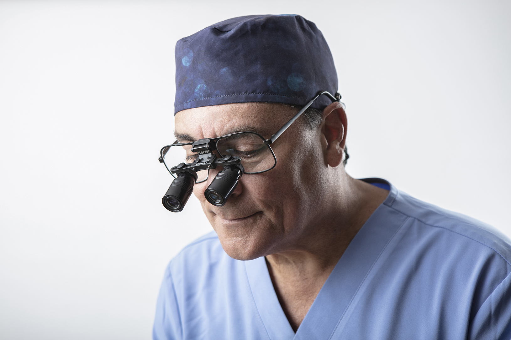 Dr. Merchán operating