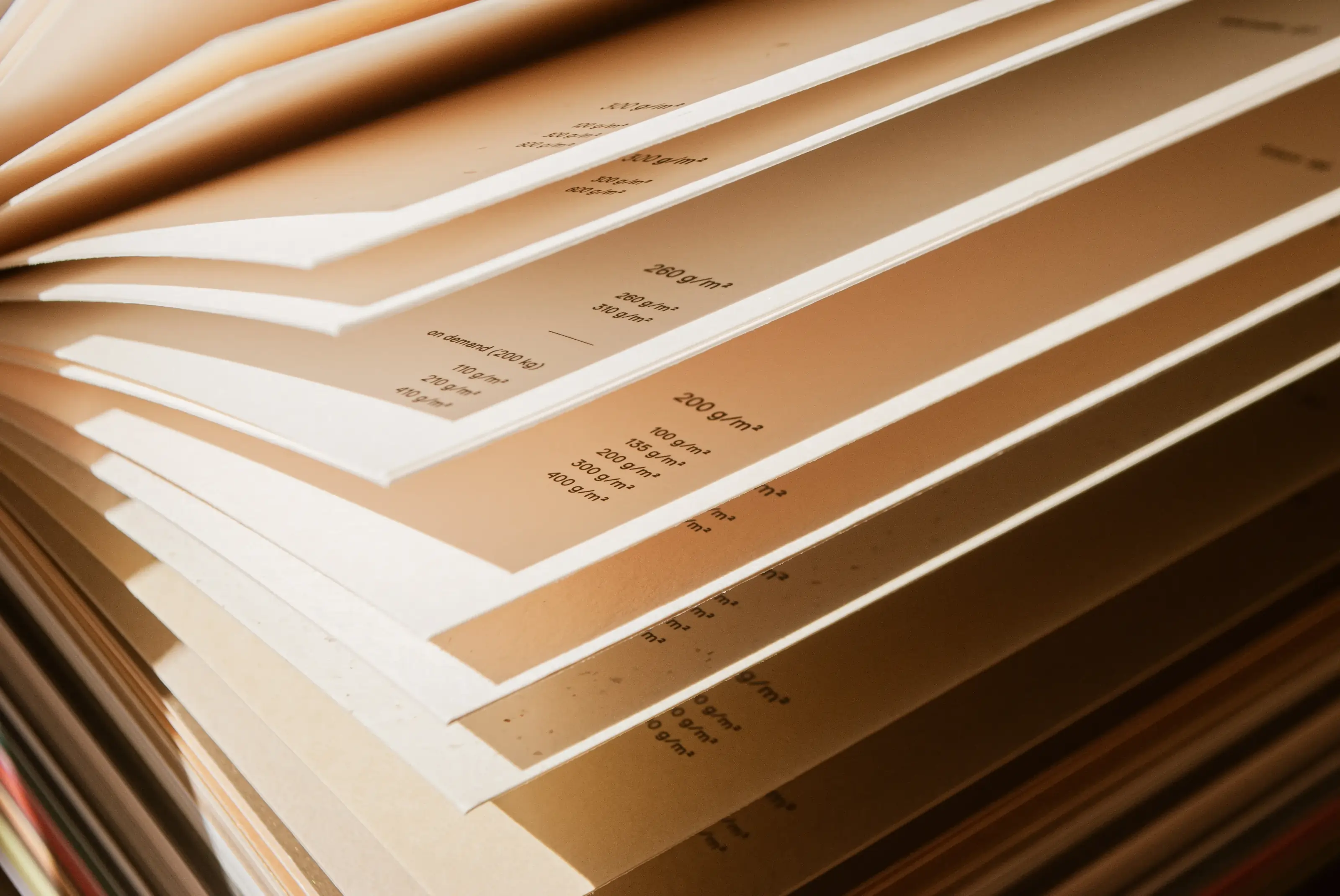 Contact image Goldmund met boek