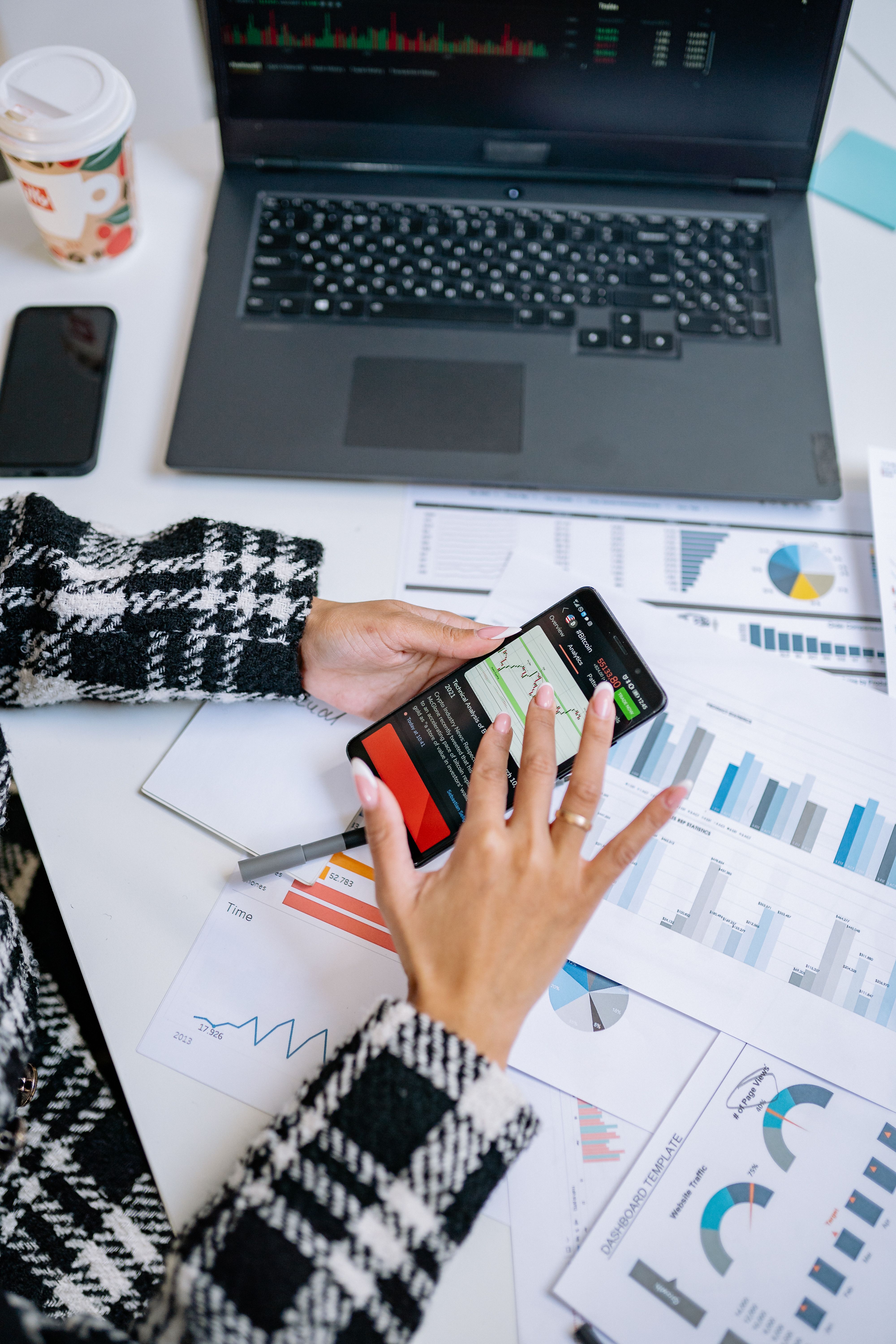 woman using retirement calculator