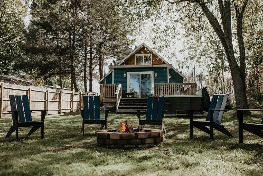 Lake Forest Cottage in Six Lakes, Michigan — 6 beds, 1 bath · Standard — $247 avg/night. Book direct on TownSquare.